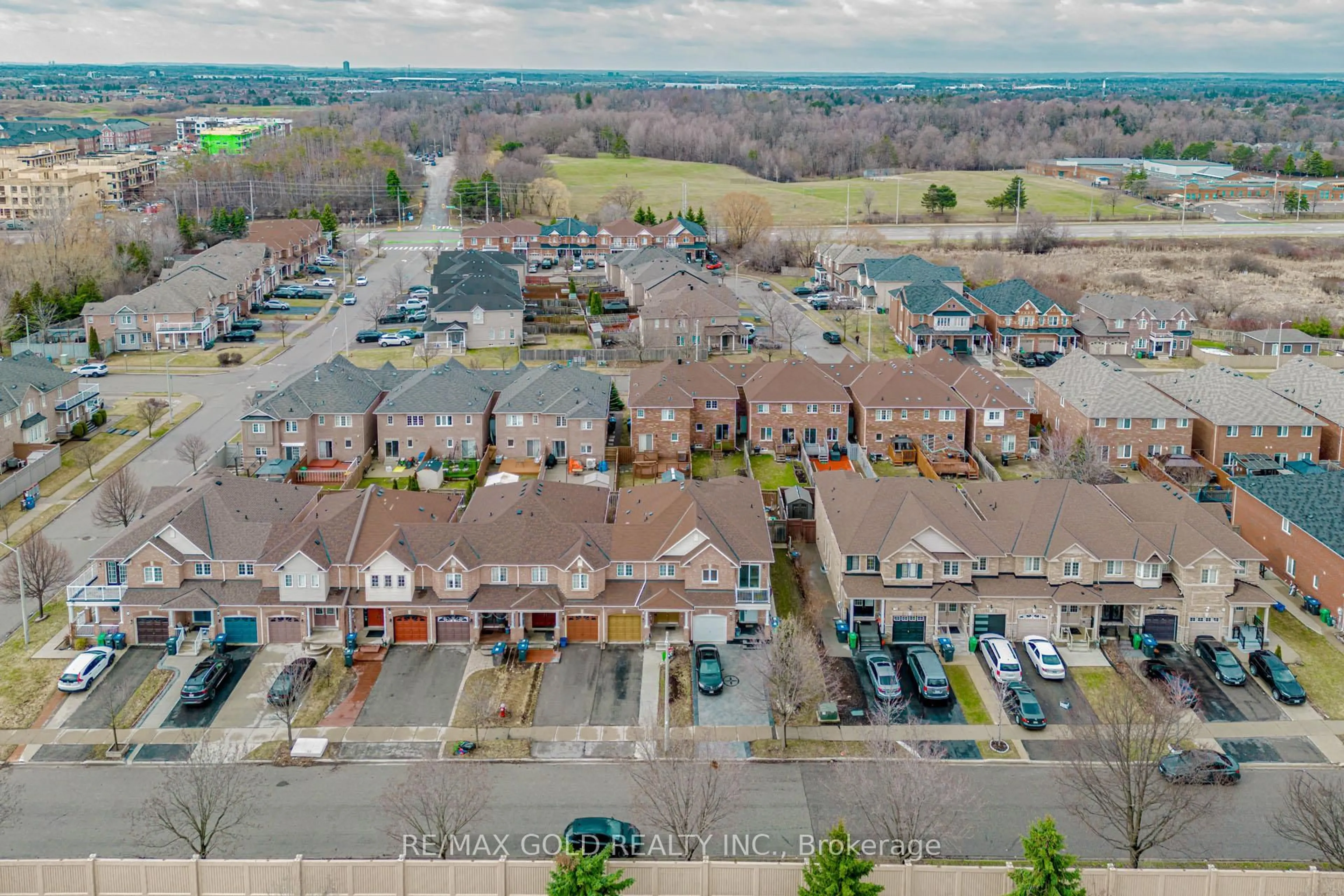 A pic from outside/outdoor area/front of a property/back of a property/a pic from drone, street for 154 Brussels Ave, Brampton Ontario L6Z 0E1
