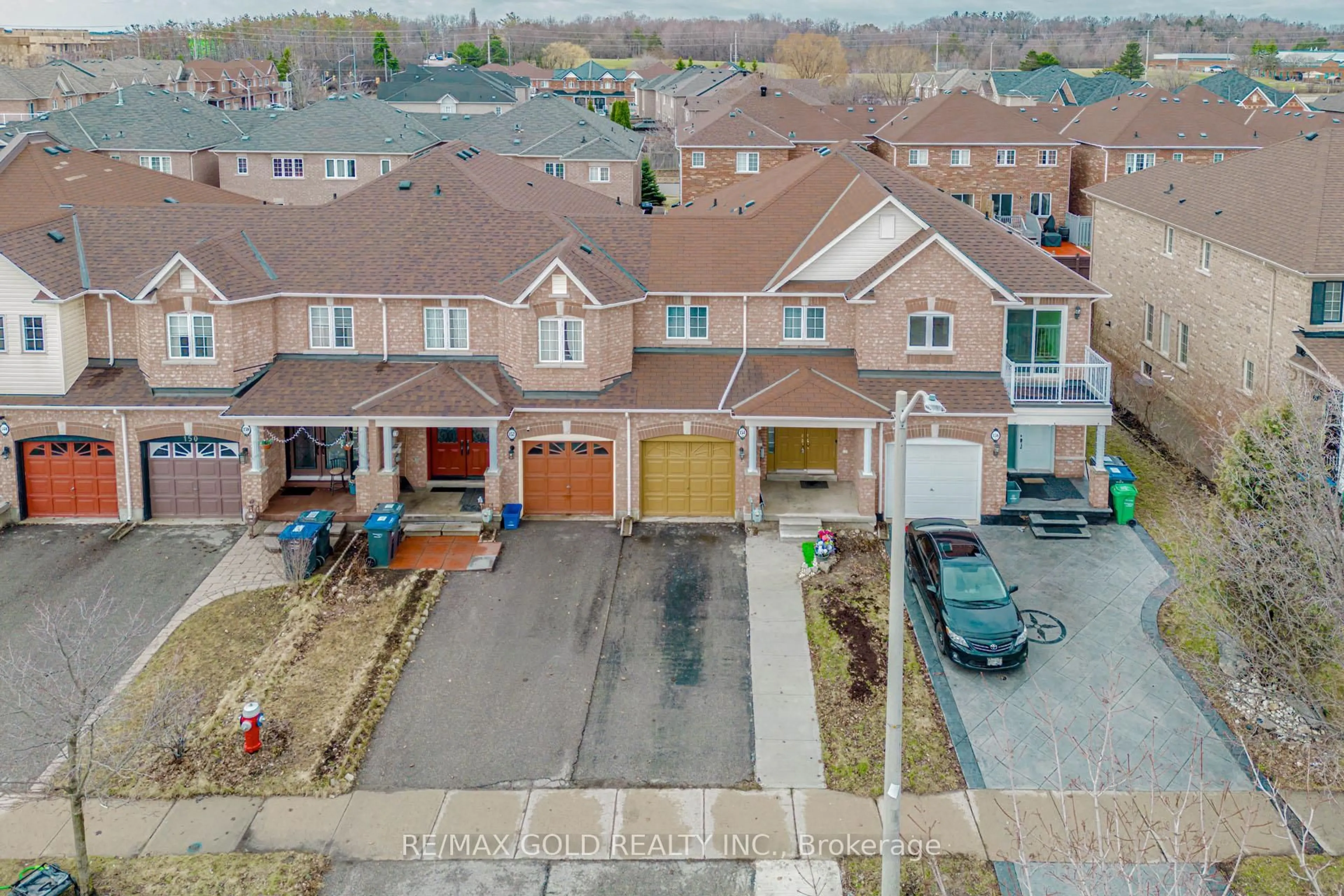 A pic from outside/outdoor area/front of a property/back of a property/a pic from drone, street for 154 Brussels Ave, Brampton Ontario L6Z 0E1