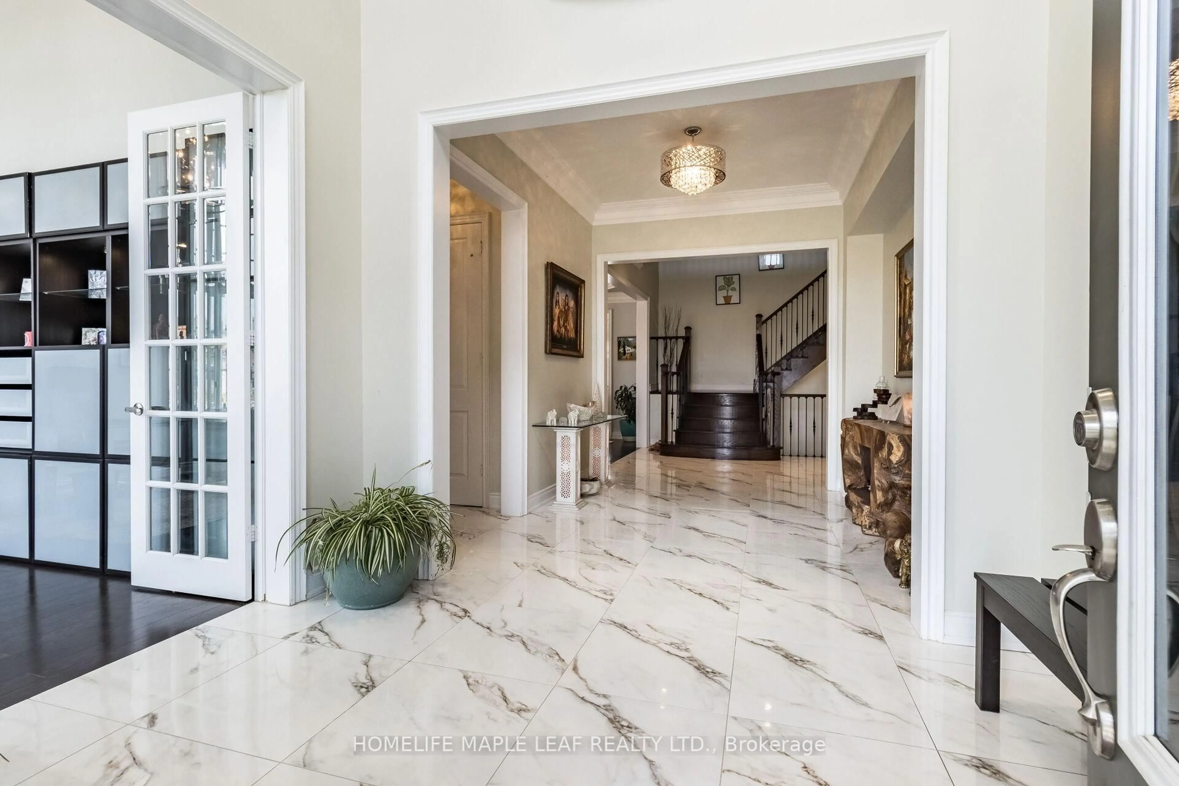 Indoor foyer for 44 Herringbone Cres, Brampton Ontario L6P 4B8