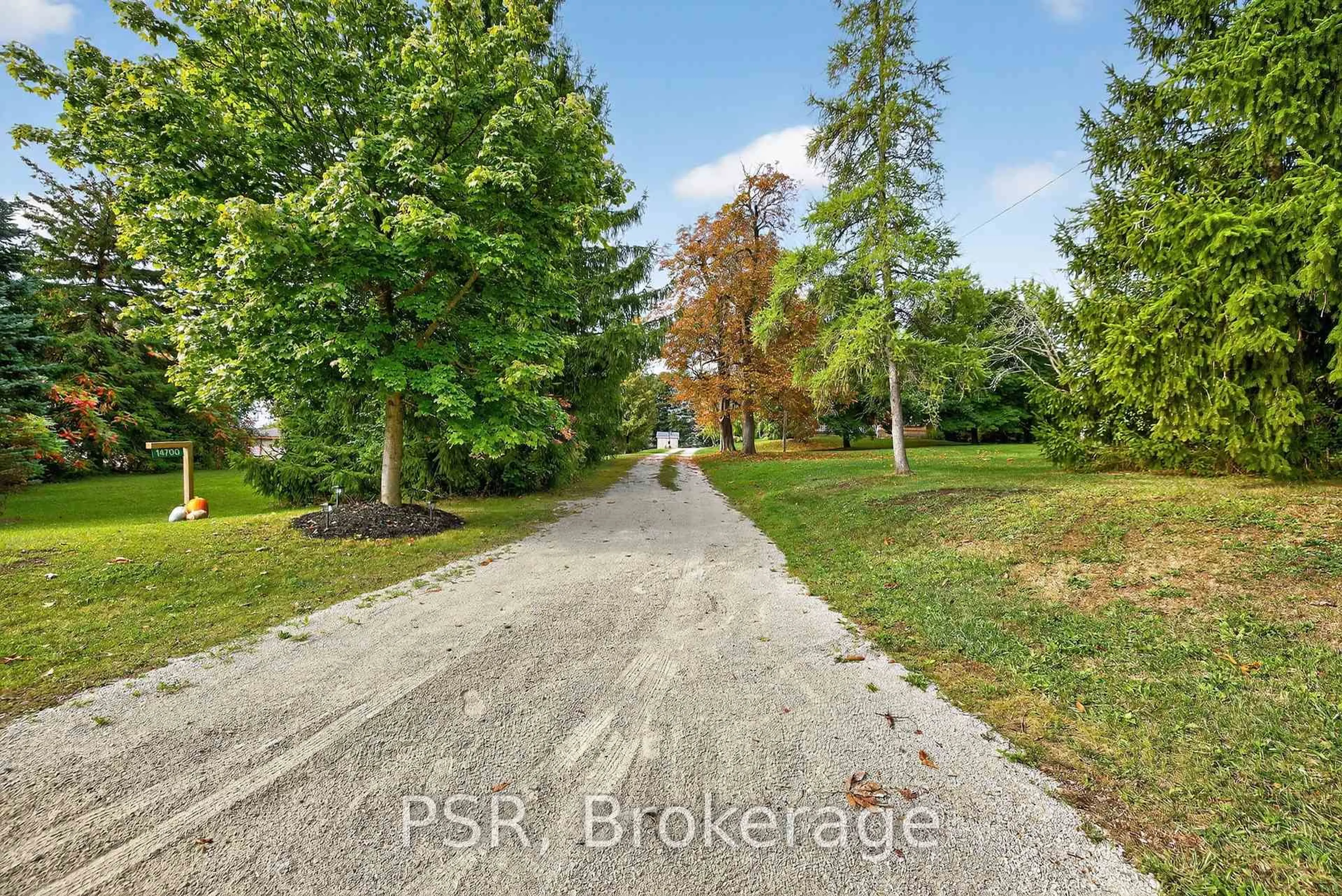 A pic from outside/outdoor area/front of a property/back of a property/a pic from drone, street for 14700 Creditview Rd, Caledon Ontario L7C 3G1