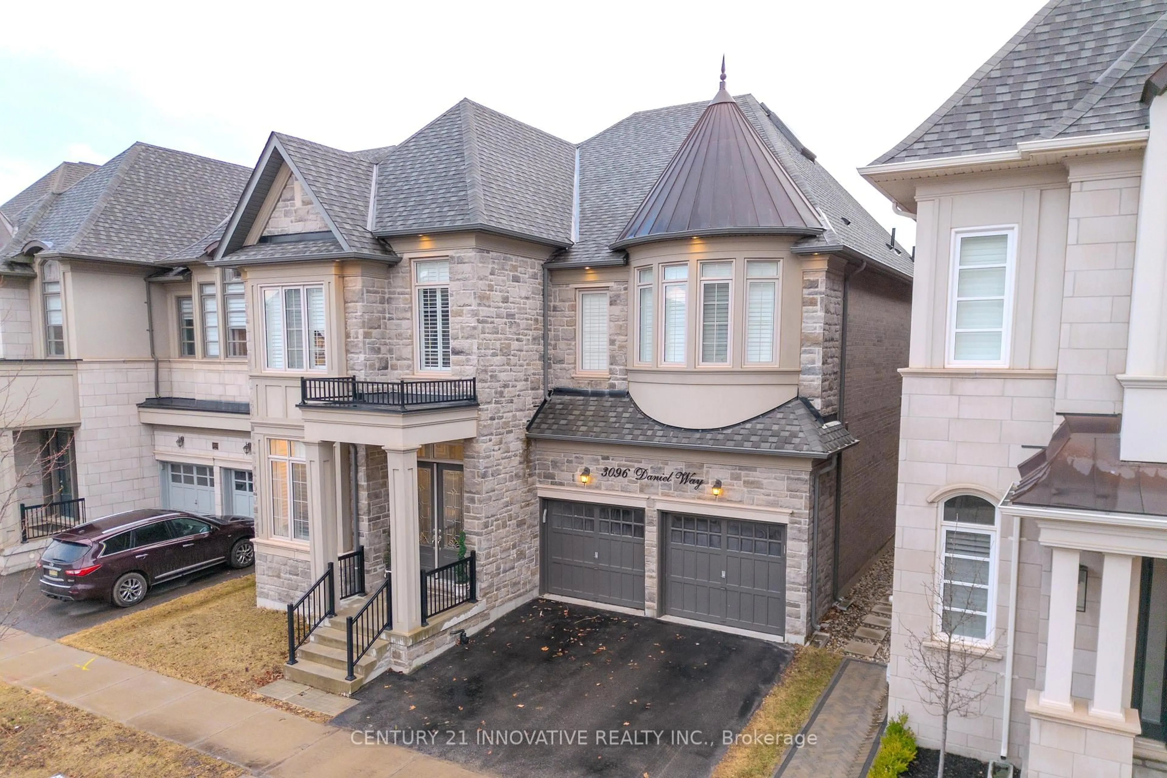 A pic from outside/outdoor area/front of a property/back of a property/a pic from drone, street for 3096 Daniel Way, Oakville Ontario L6H 0V1