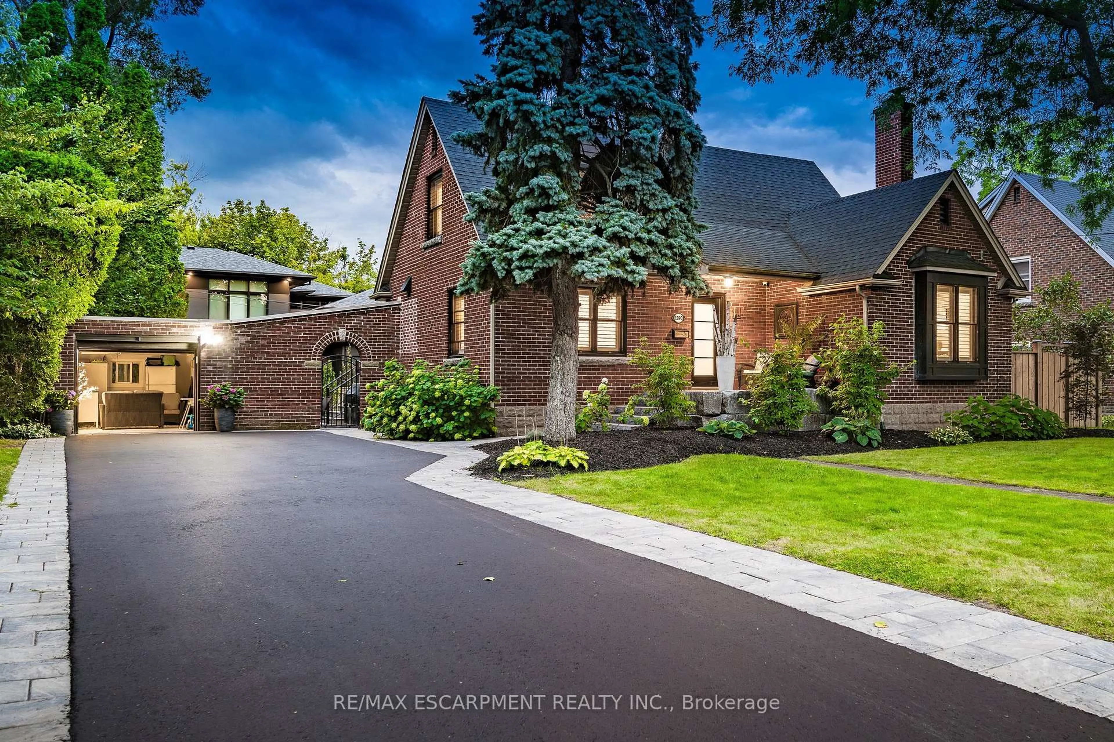 Home with brick exterior material, street for 1390 Halifax Pl, Burlington Ontario L7S 1J6