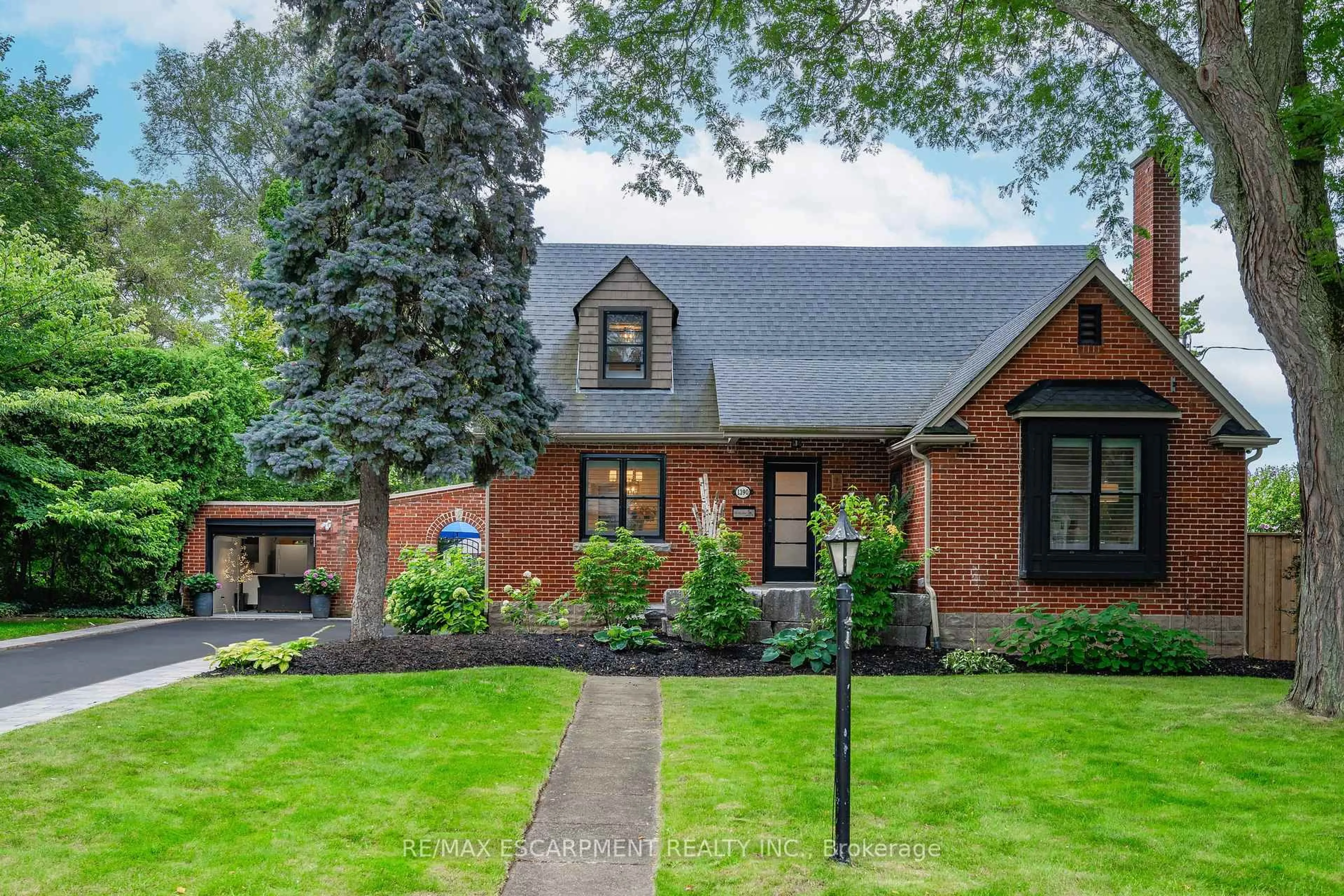 Home with brick exterior material, street for 1390 Halifax Pl, Burlington Ontario L7S 1J6