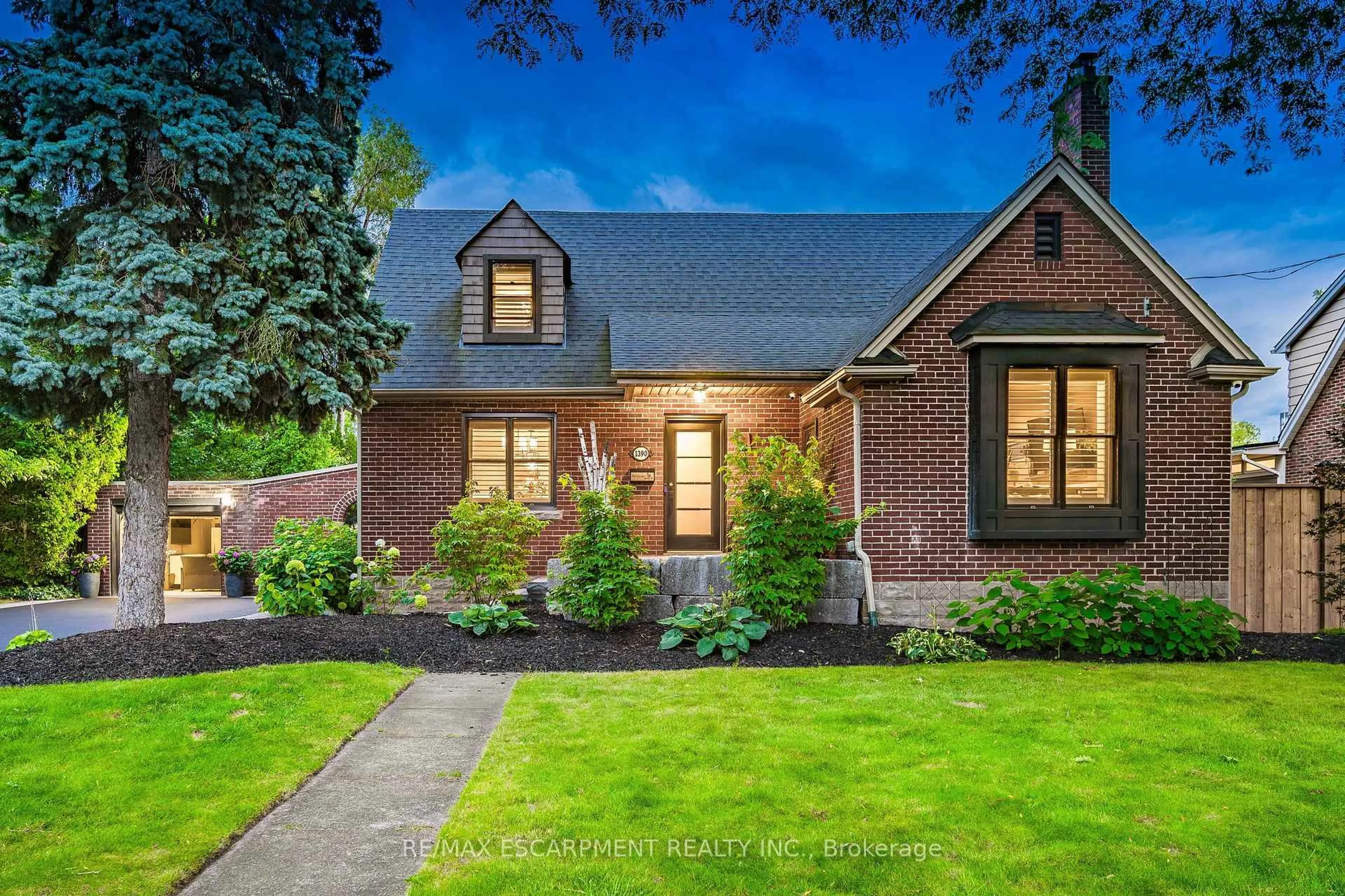 Home with brick exterior material, street for 1390 Halifax Pl, Burlington Ontario L7S 1J6