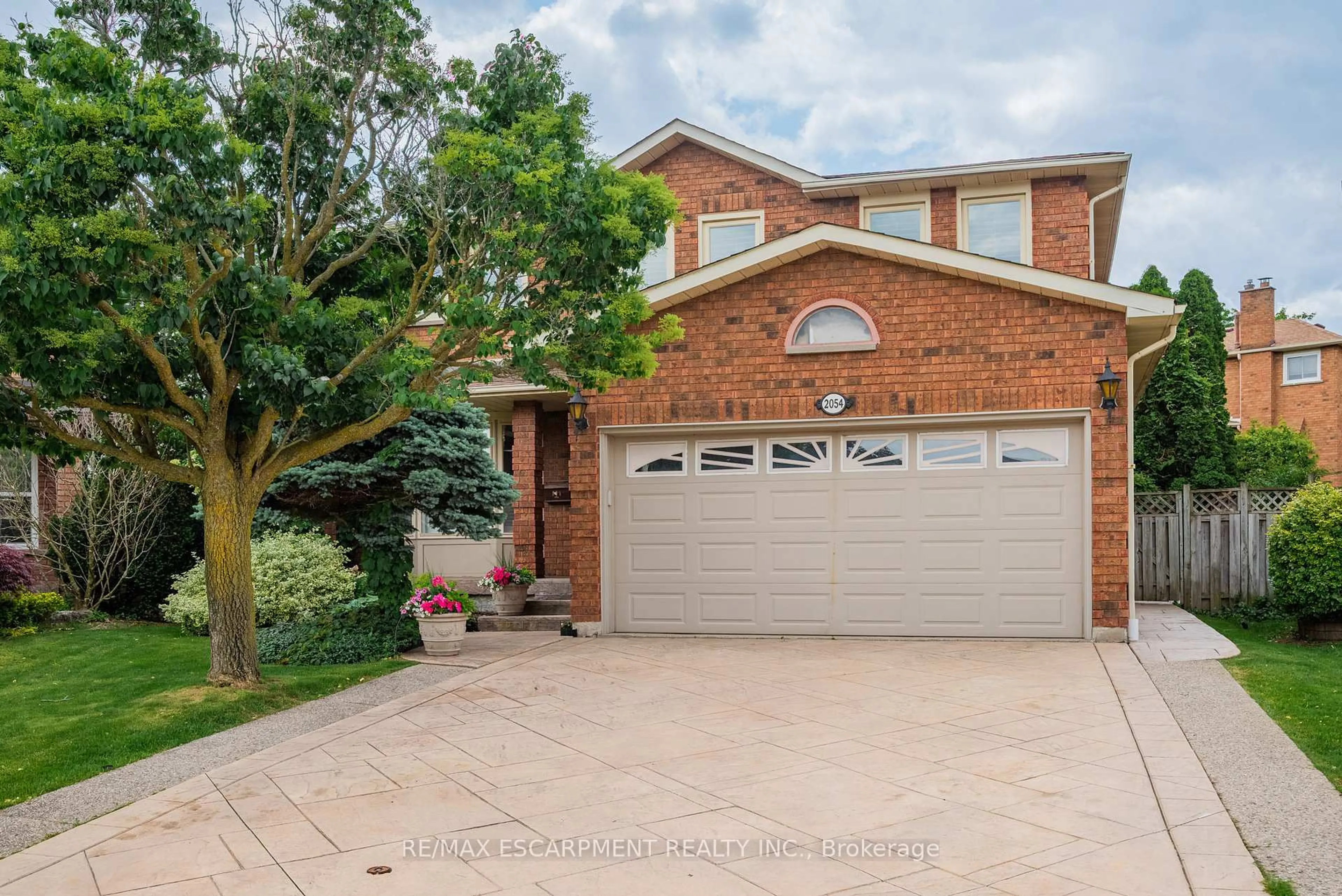 Home with brick exterior material, street for 2054 Teeside Crt, Mississauga Ontario L5M 3E5