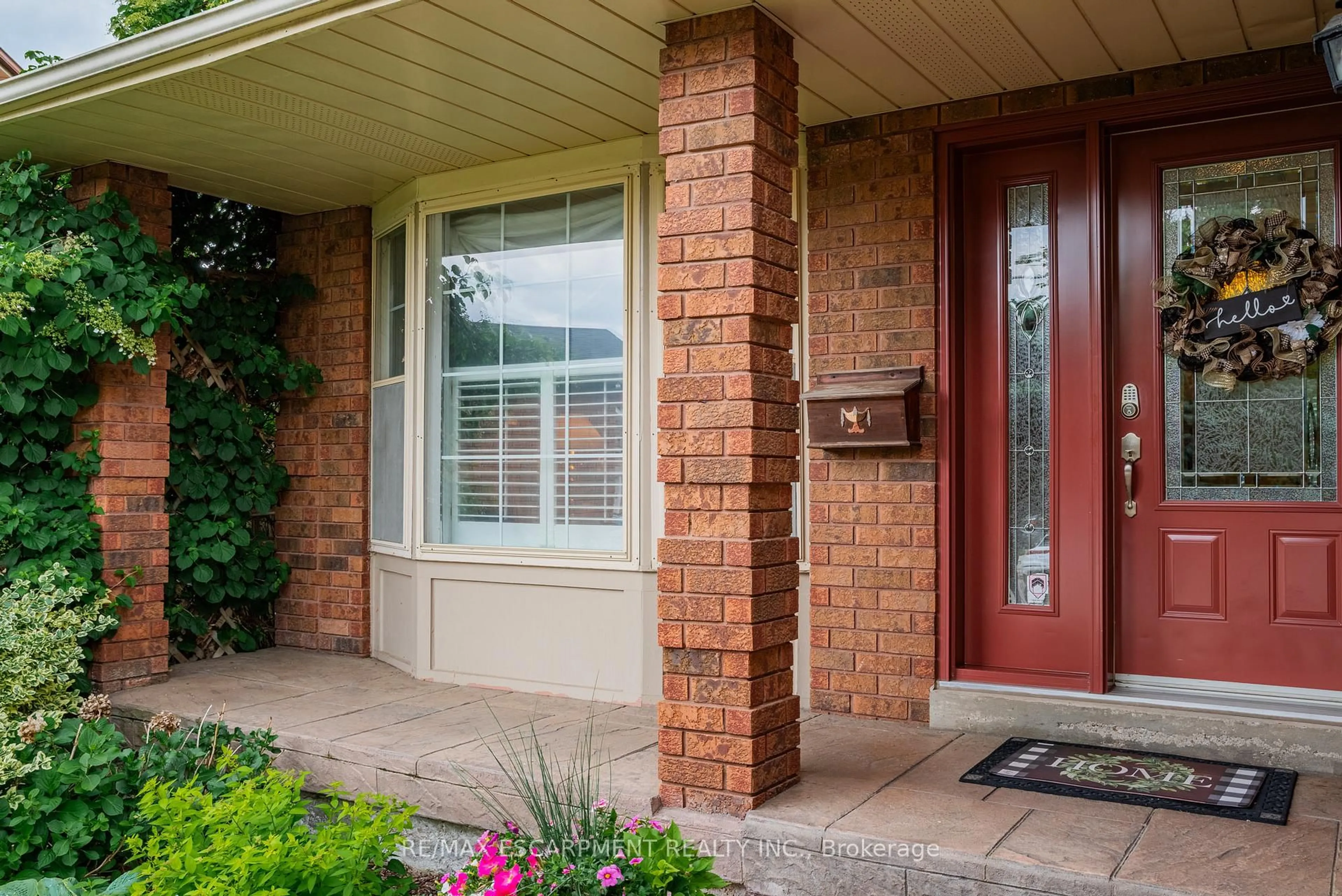 Home with brick exterior material, street for 2054 Teeside Crt, Mississauga Ontario L5M 3E5