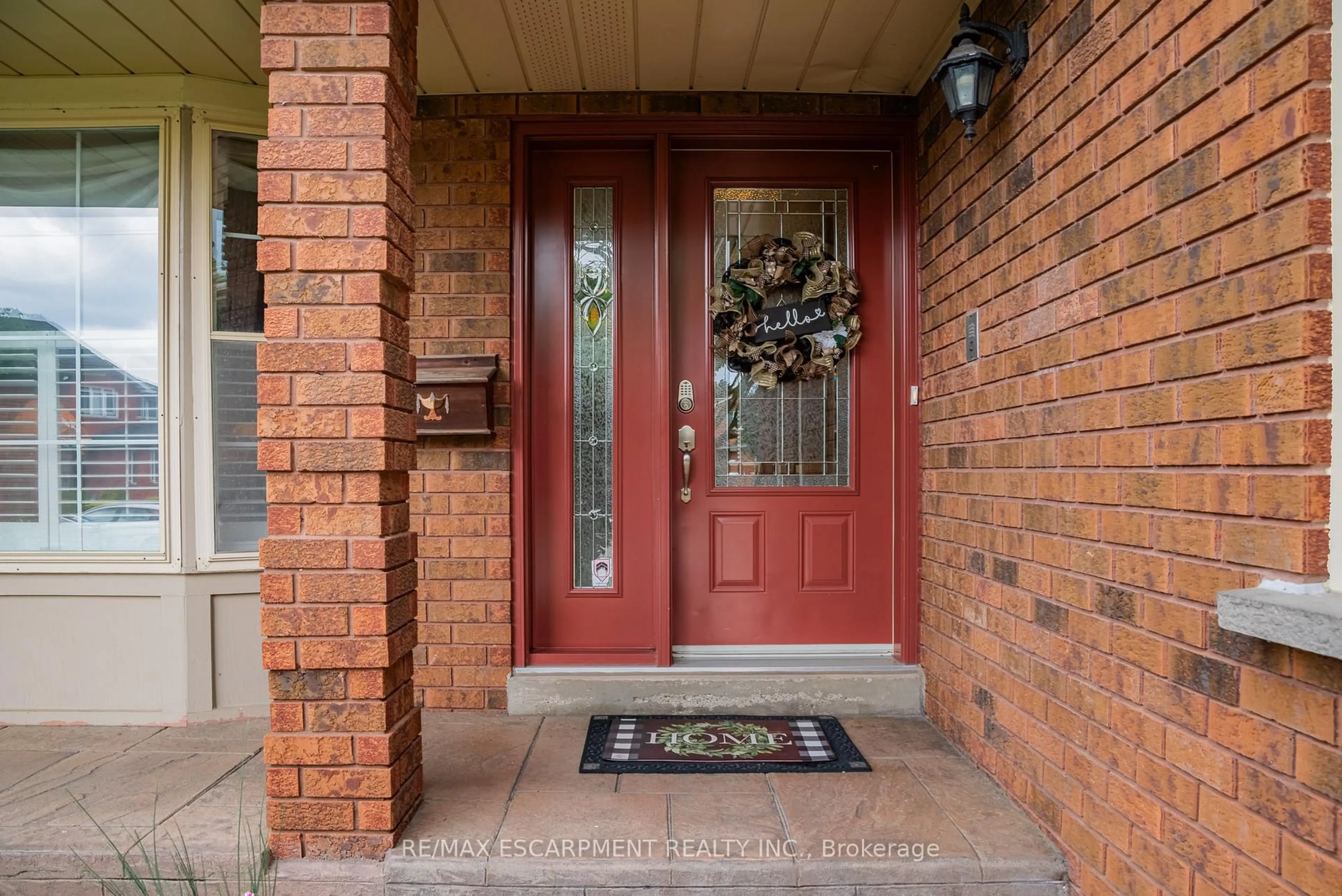 Indoor entryway for 2054 Teeside Crt, Mississauga Ontario L5M 3E5
