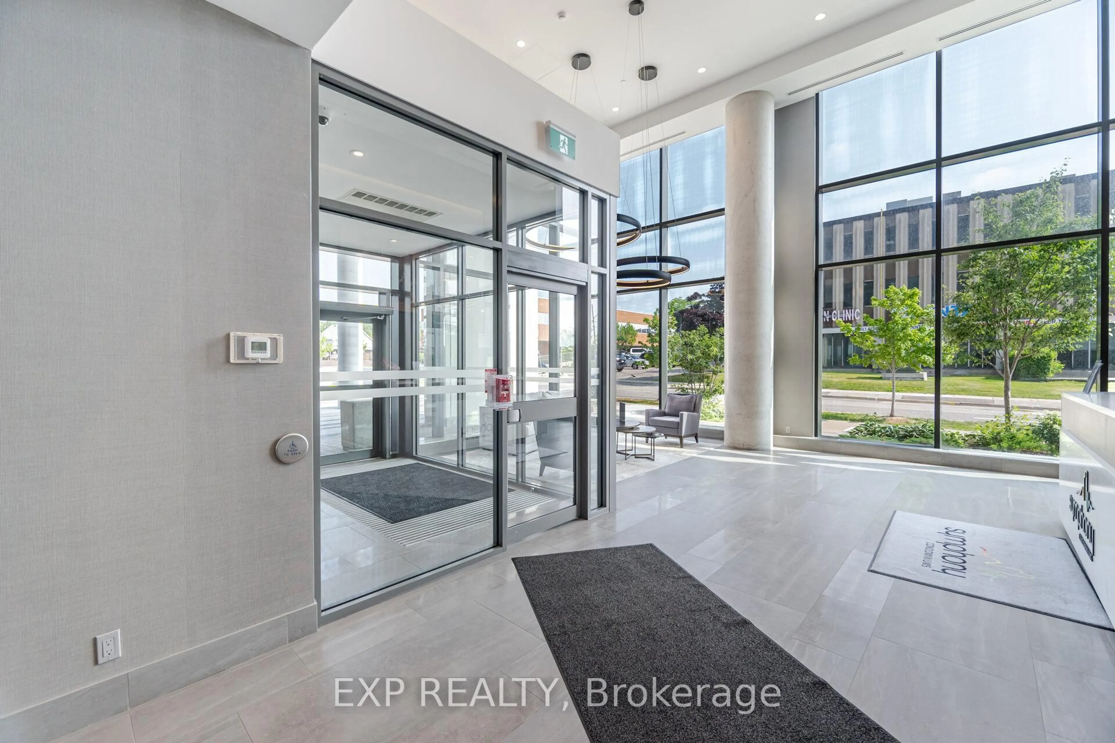 Indoor entryway for 15 Lynch St #903, Brampton Ontario L6W 0C7