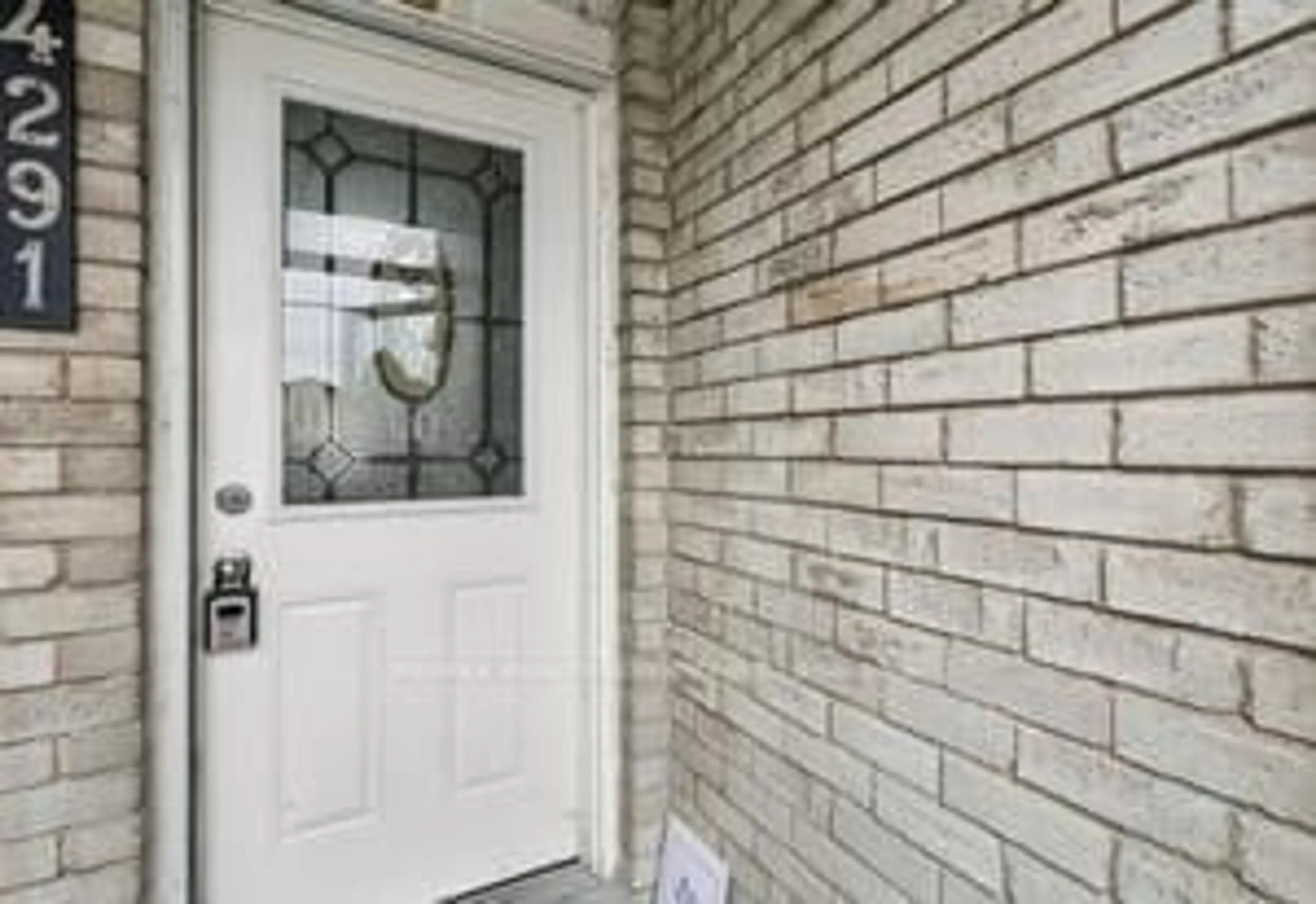 Indoor entryway for 4291 Beacon Lane, Mississauga Ontario L5C 3V8