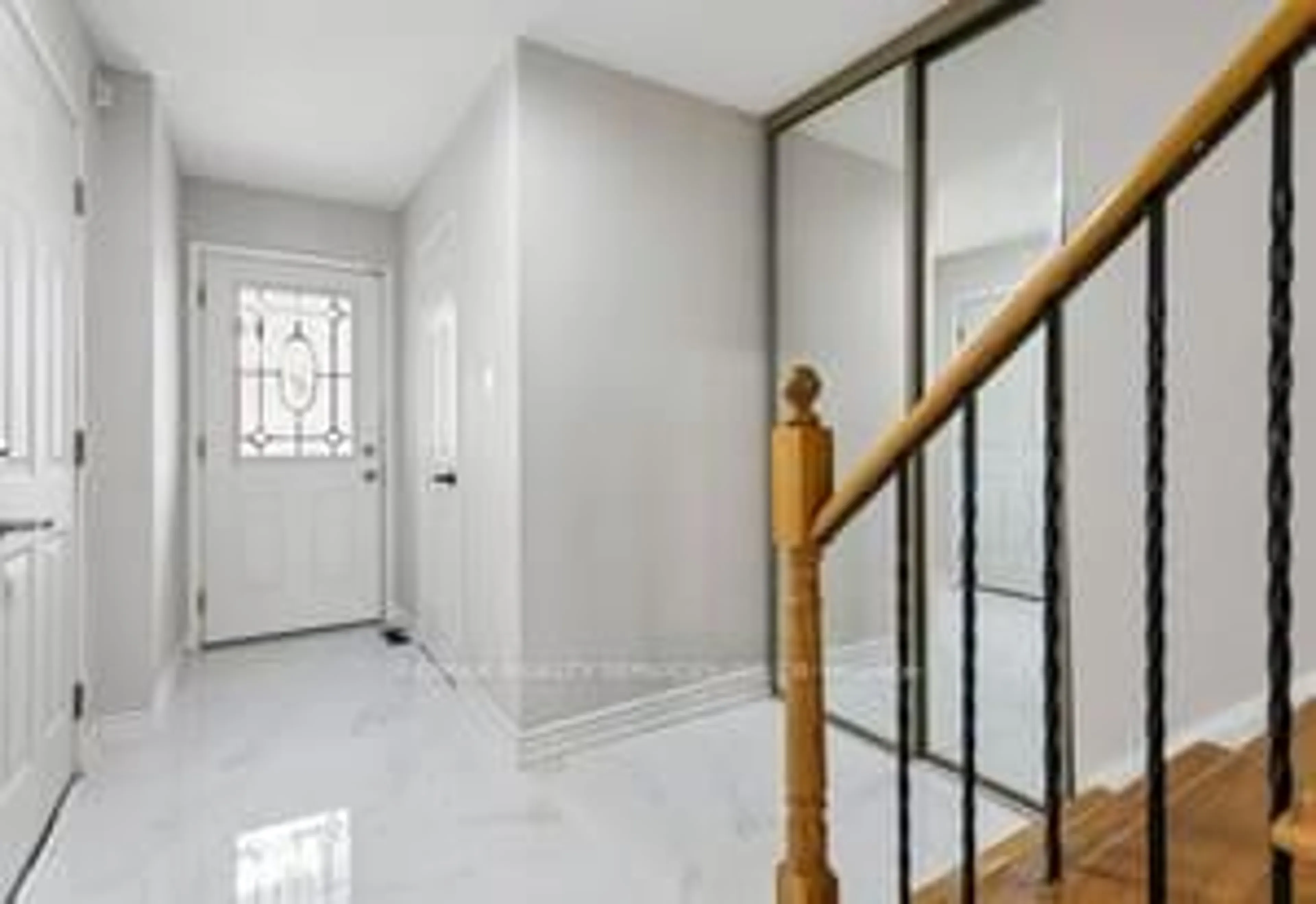 Indoor foyer for 4291 Beacon Lane, Mississauga Ontario L5C 3V8