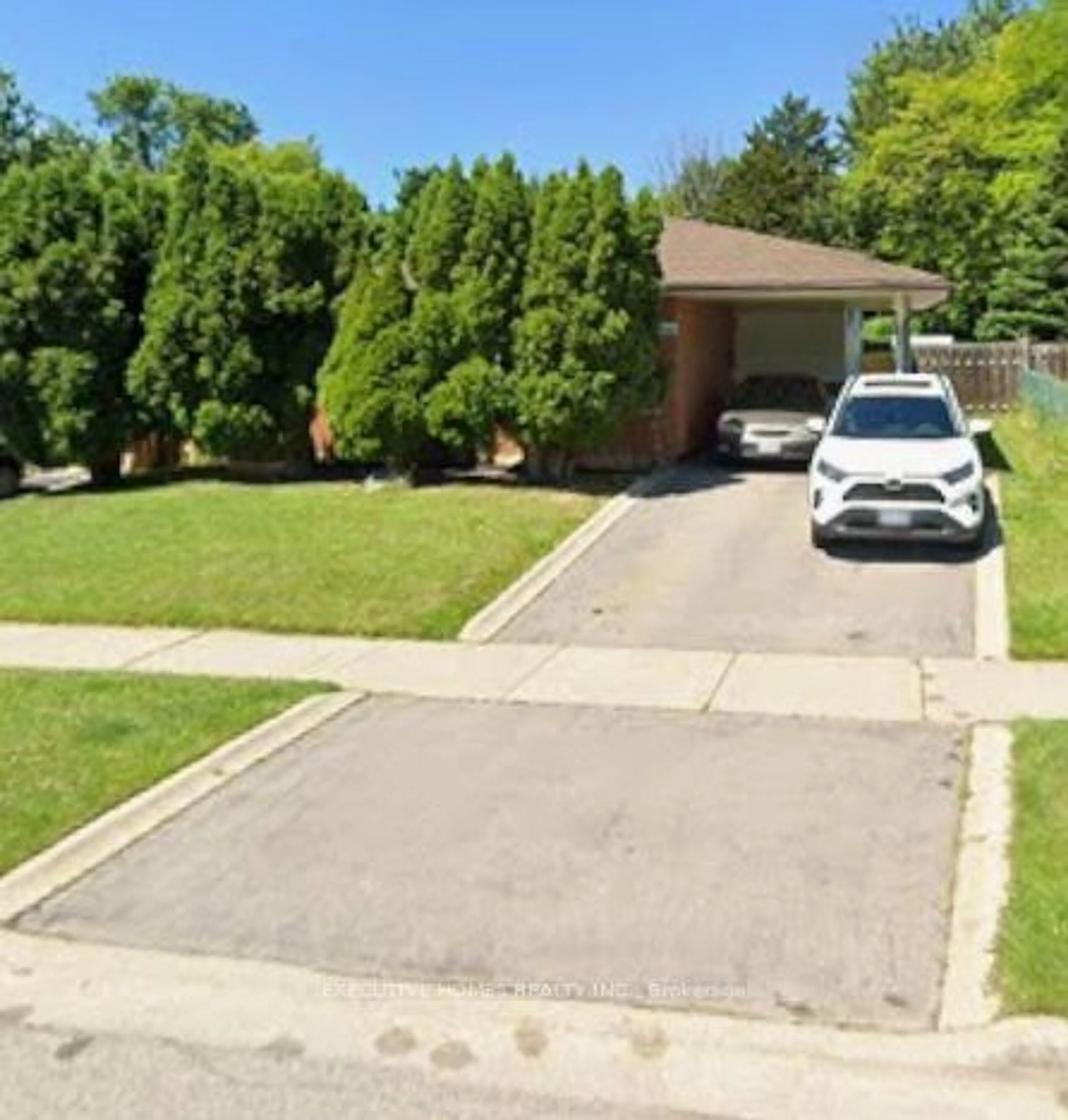 A pic from outside/outdoor area/front of a property/back of a property/a pic from drone, street for 2141 Meadowbrook Rd, Burlington Ontario L7P 2A6
