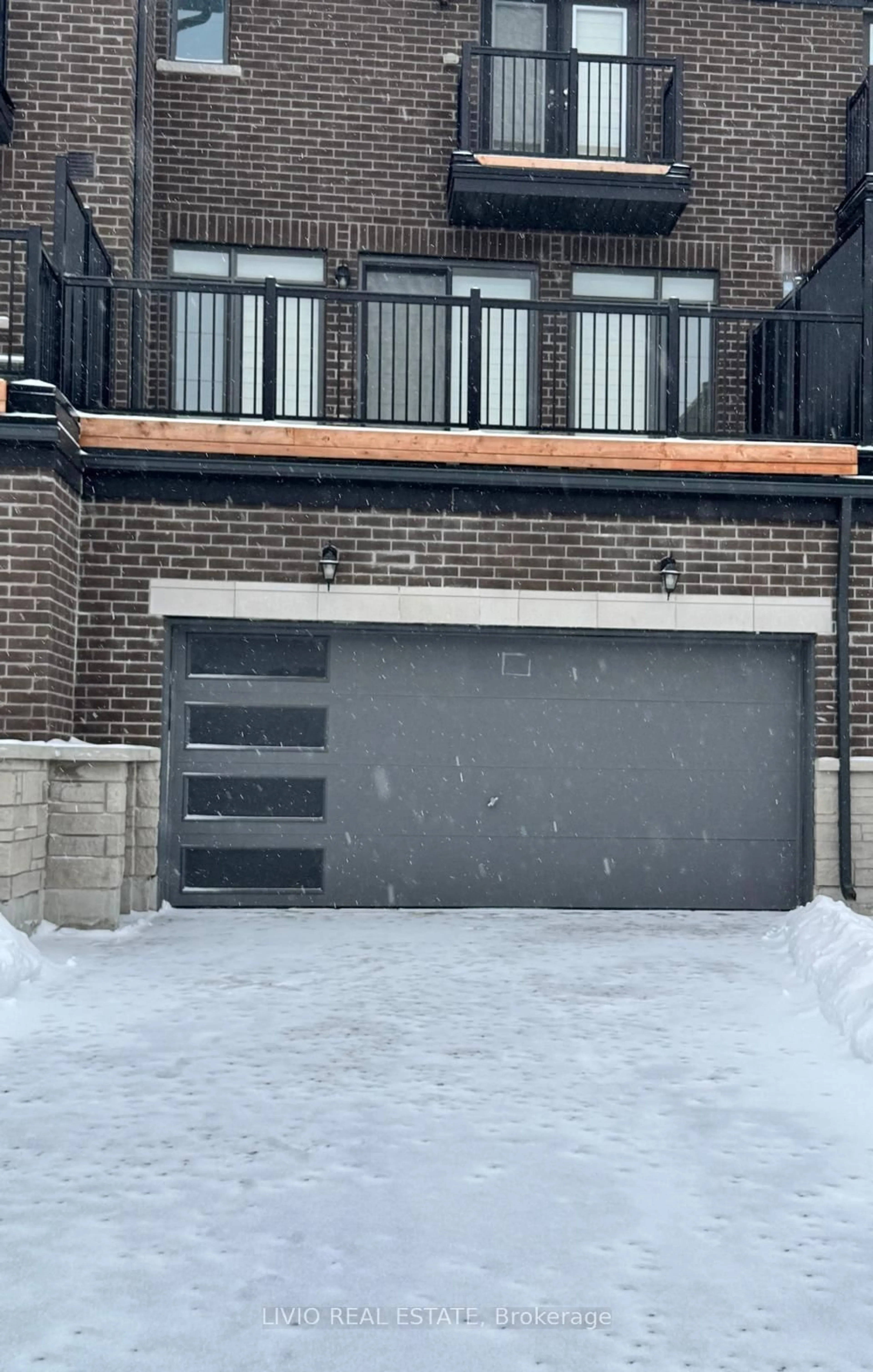 Indoor garage for 414 Tim Manley Ave, Caledon Ontario L7C 4M1