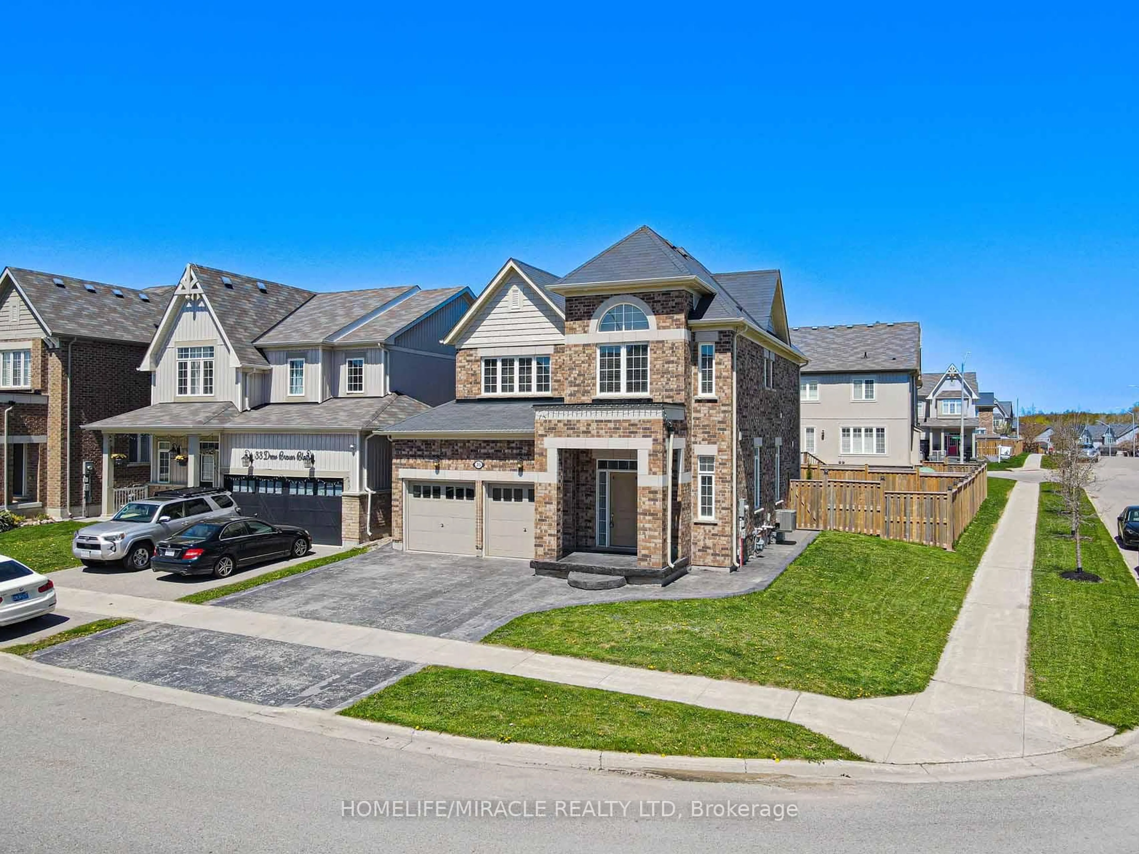 A pic from outside/outdoor area/front of a property/back of a property/a pic from drone, street for 35 Drew Brown Blvd, Orangeville Ontario L9W 6Z6