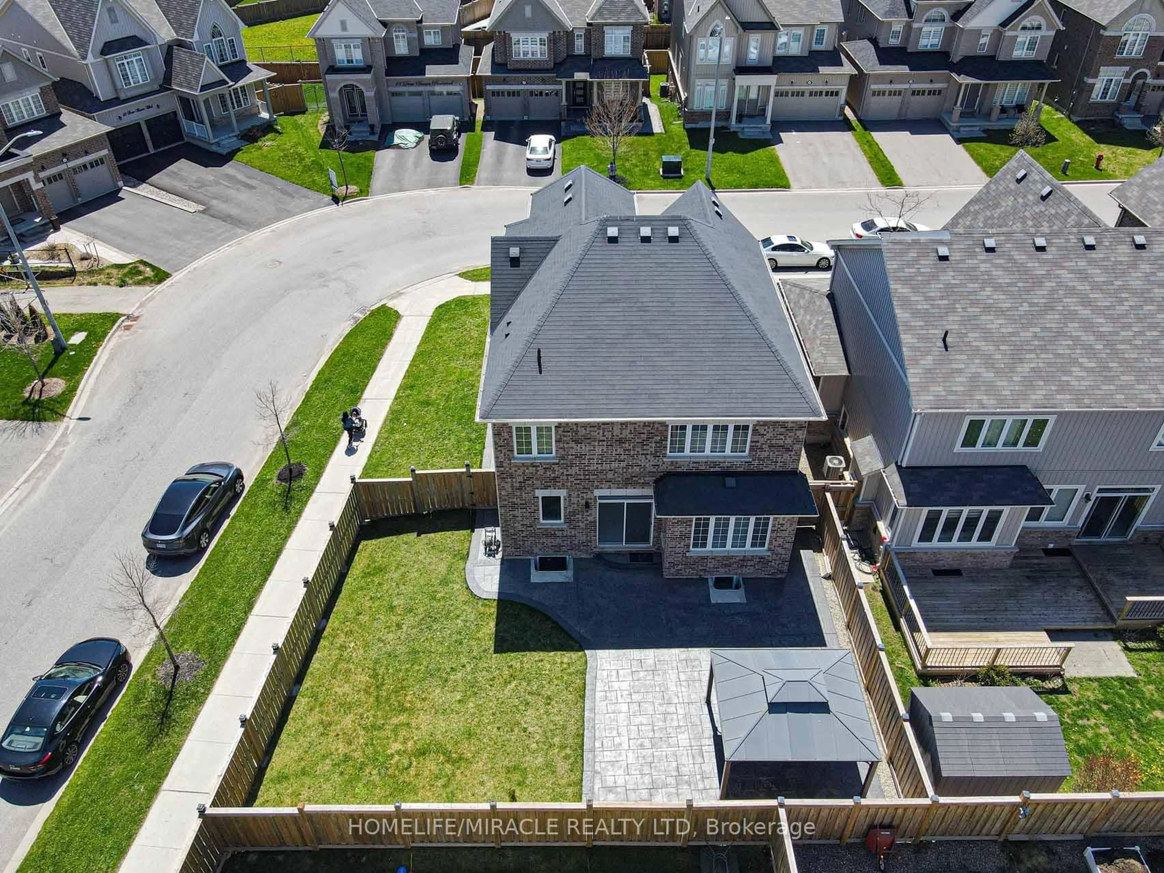 A pic from outside/outdoor area/front of a property/back of a property/a pic from drone, street for 35 Drew Brown Blvd, Orangeville Ontario L9W 6Z6