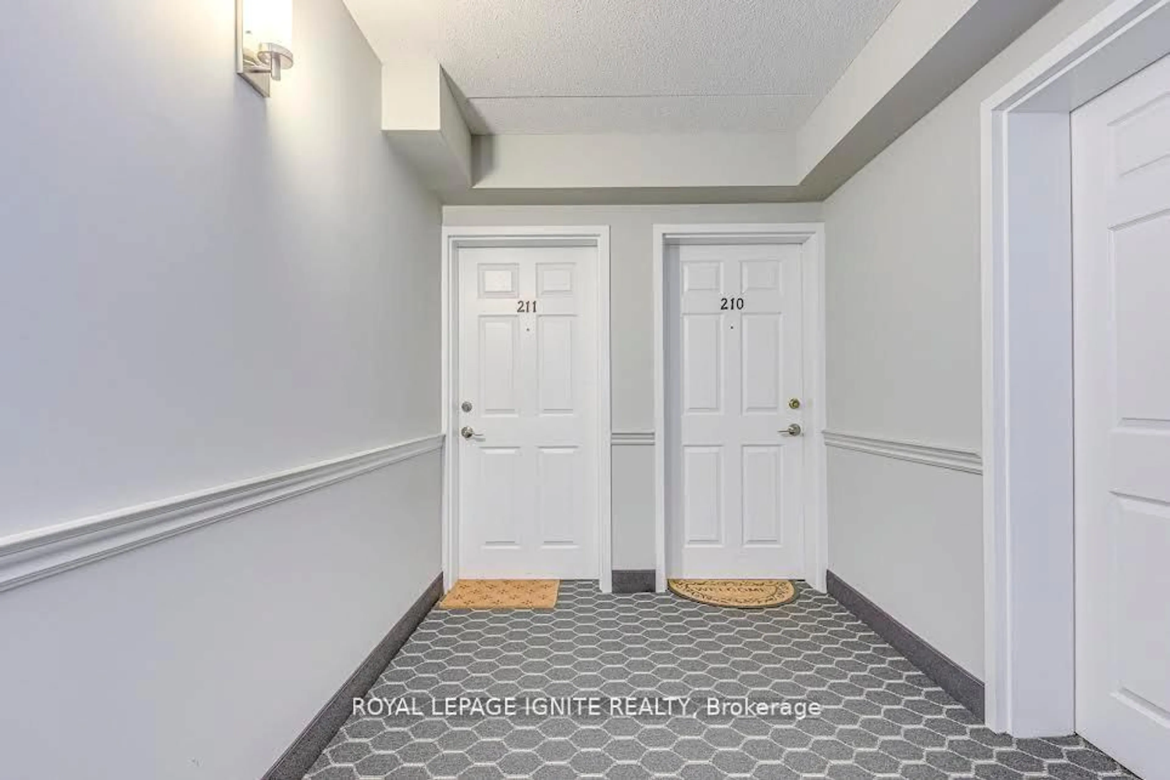 Indoor entryway for 1820 Walkers Line #211, Burlington Ontario L7M 4V4