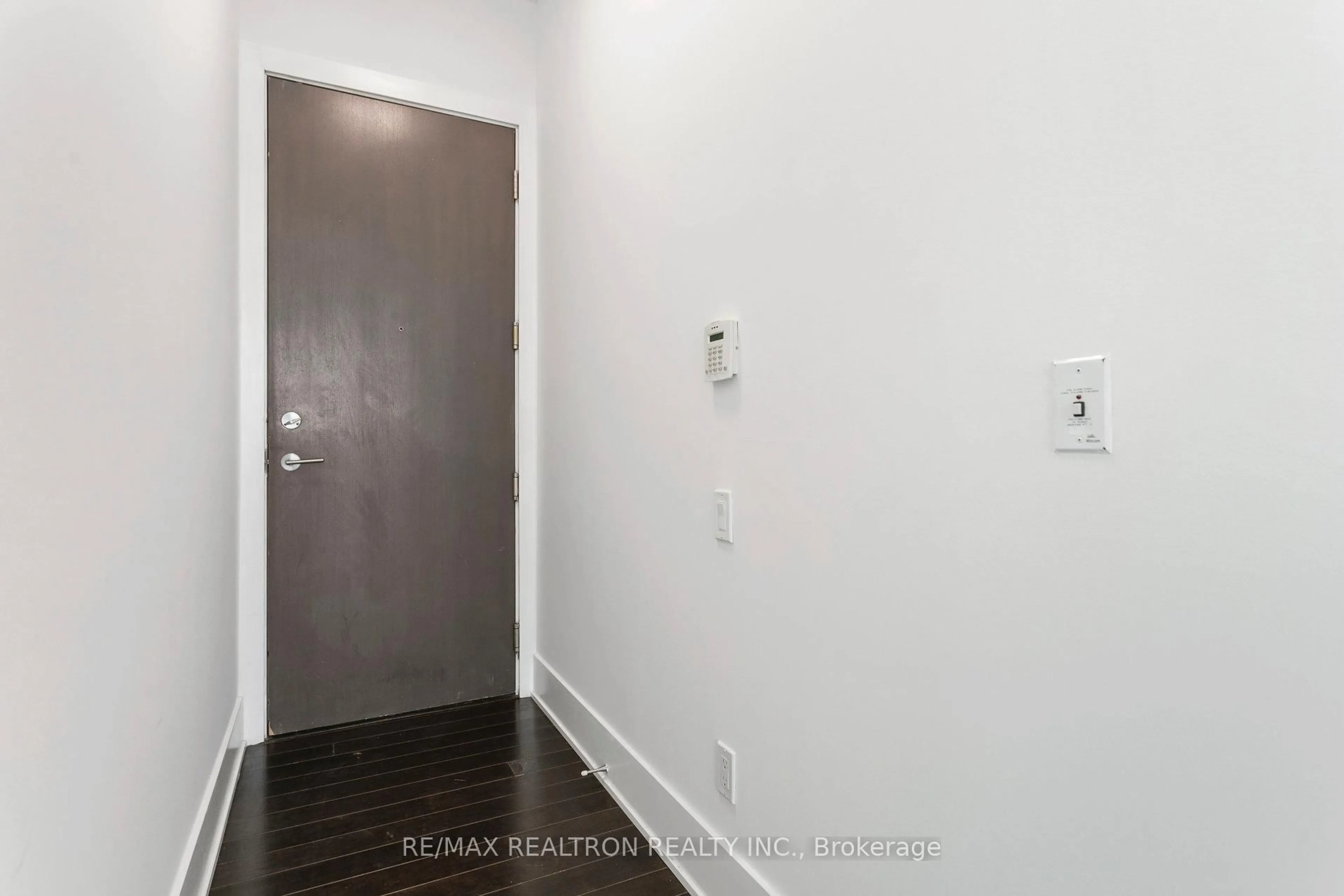 A pic of a room for 103 The Queensway #2805, Toronto Ontario M6S 5B3
