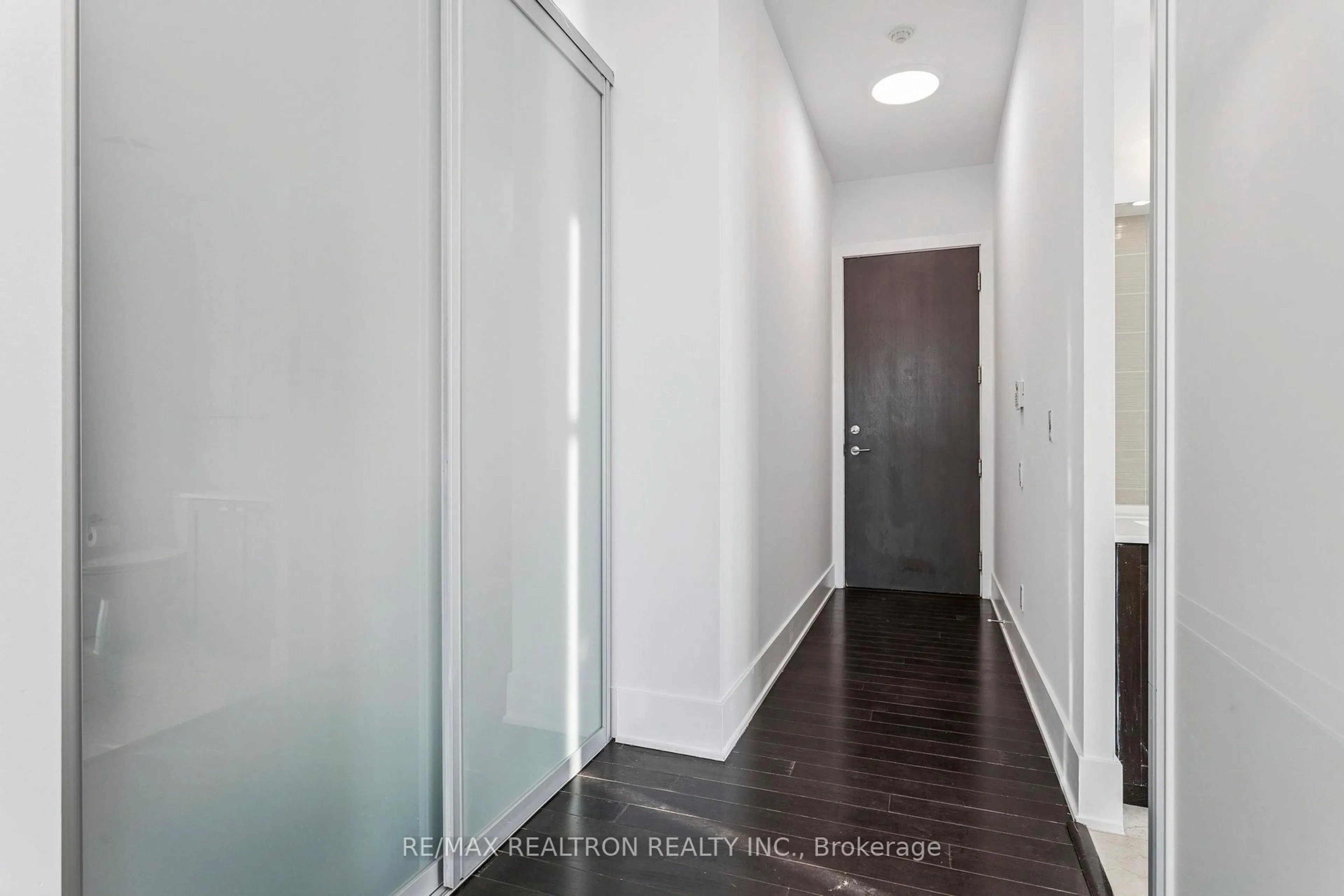 Indoor entryway for 103 The Queensway #2805, Toronto Ontario M6S 5B3
