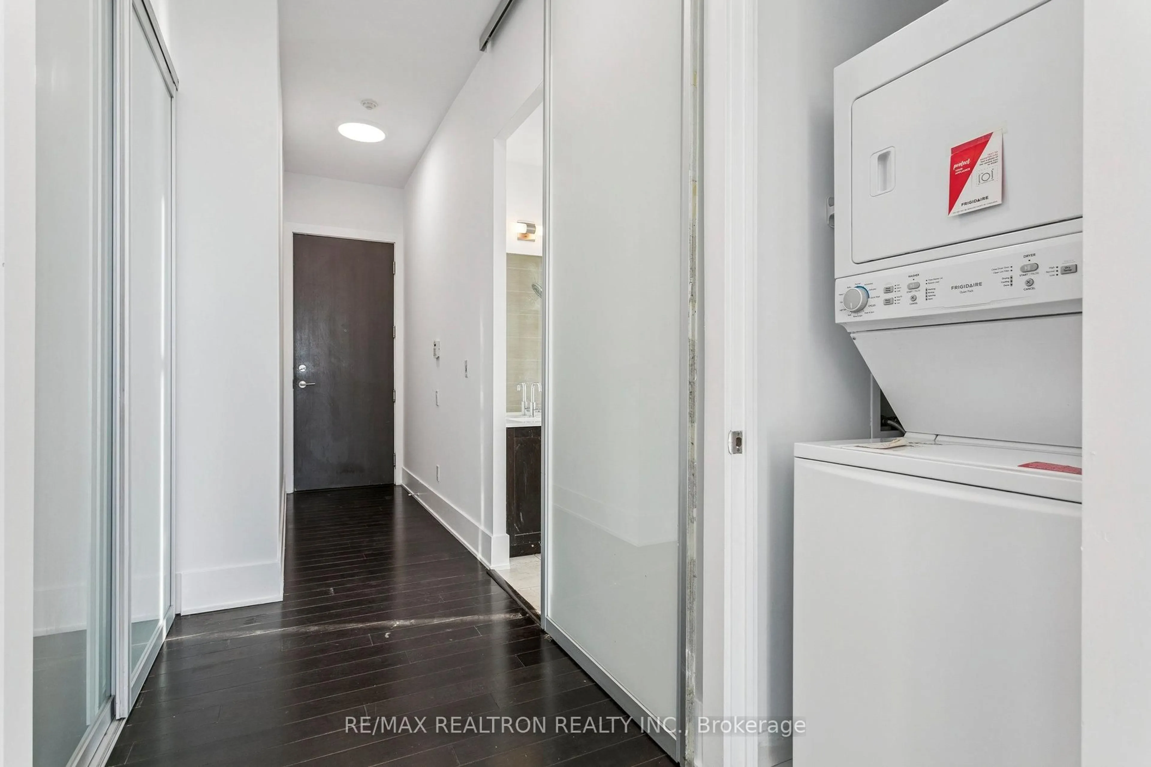 Laundry room for 103 The Queensway #2805, Toronto Ontario M6S 5B3