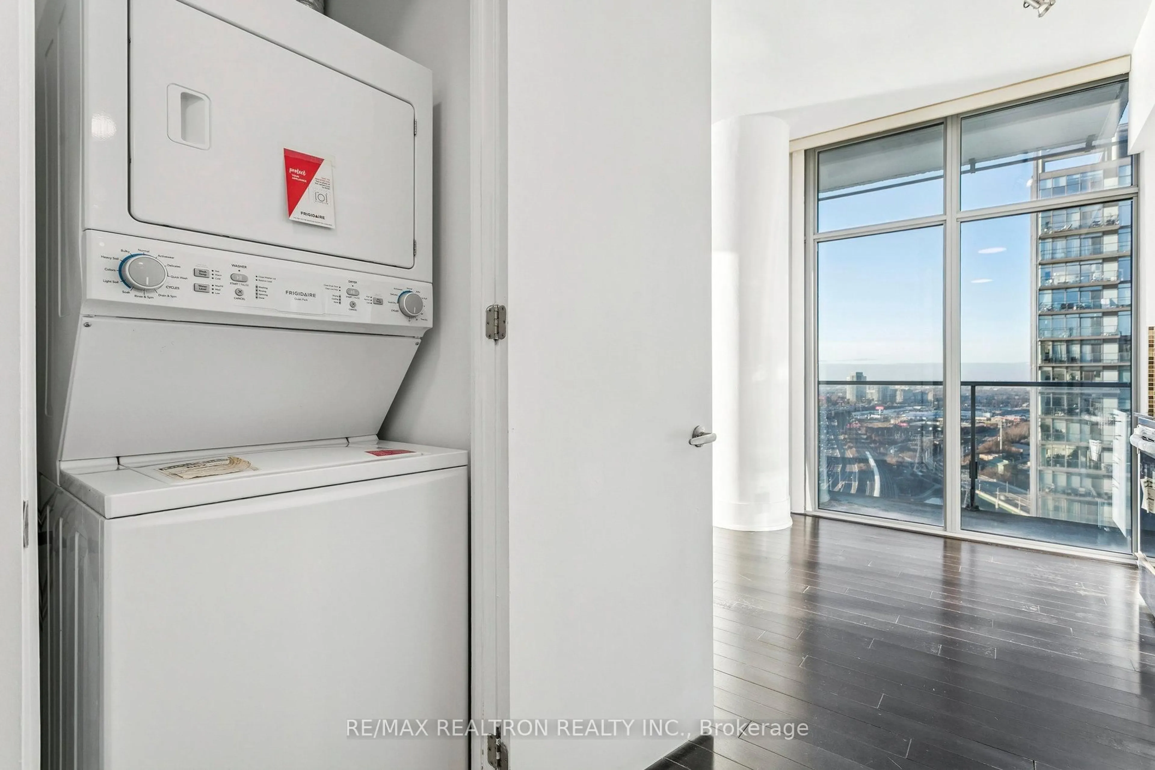 Laundry room for 103 The Queensway #2805, Toronto Ontario M6S 5B3