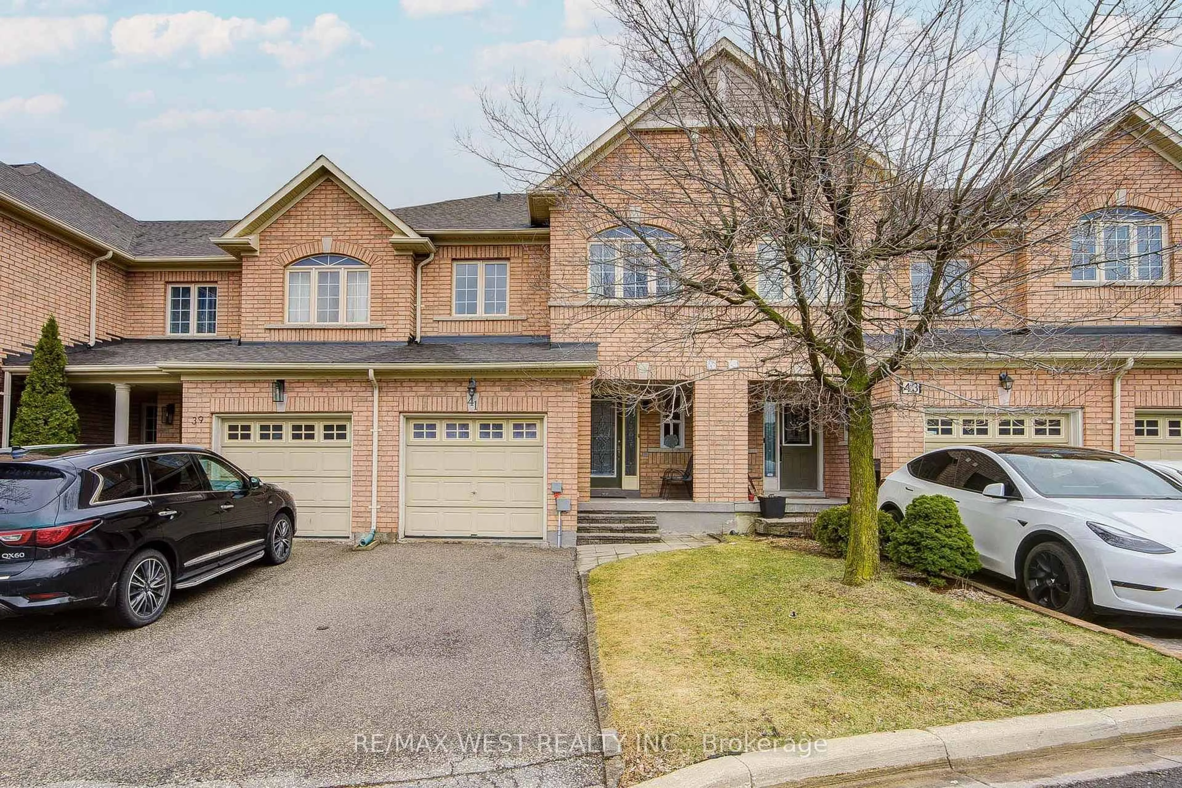 Home with brick exterior material, street for 41 Lacebark Crt, Brampton Ontario L6R 3M7
