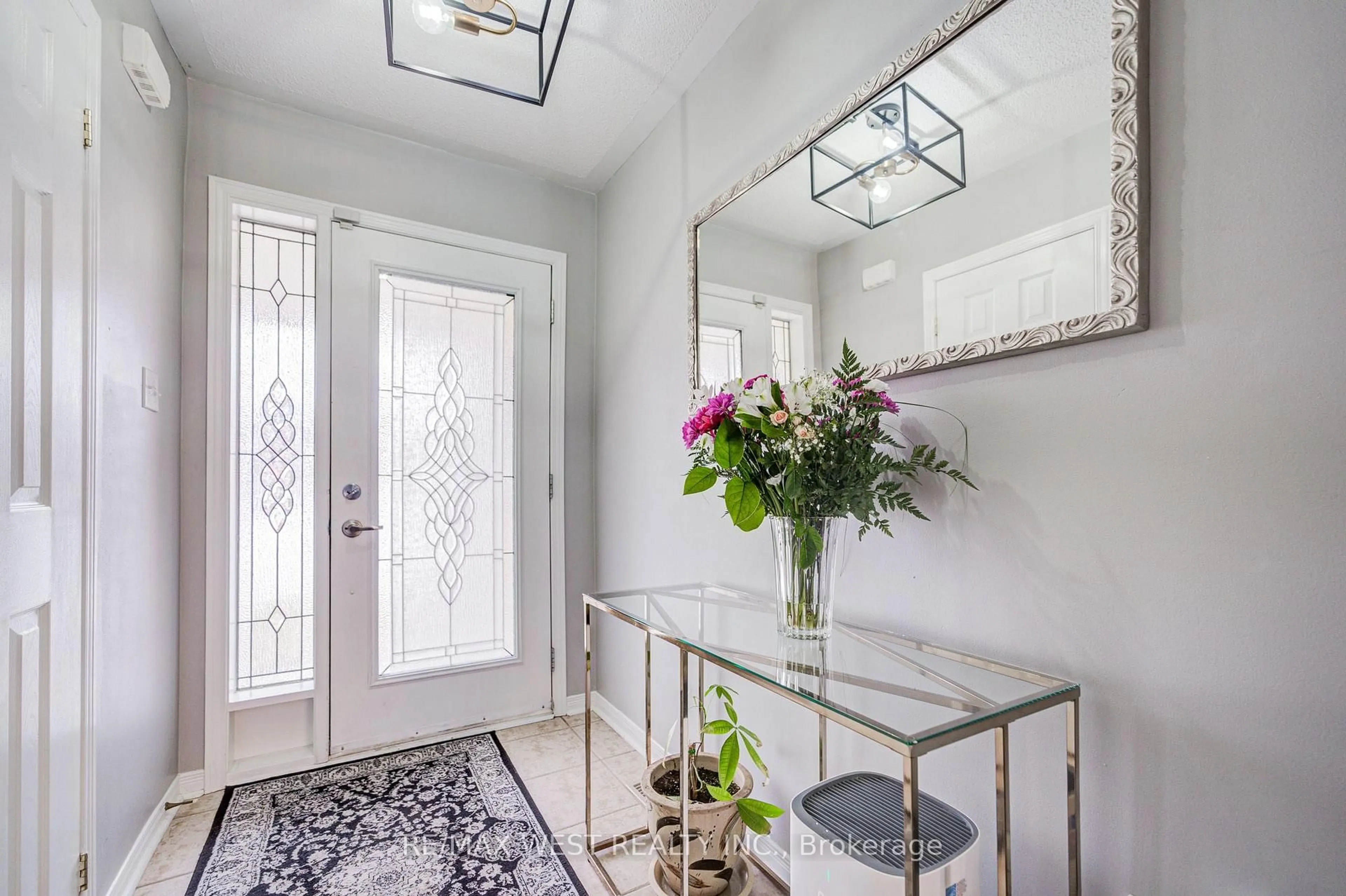 Indoor entryway for 41 Lacebark Crt, Brampton Ontario L6R 3M7