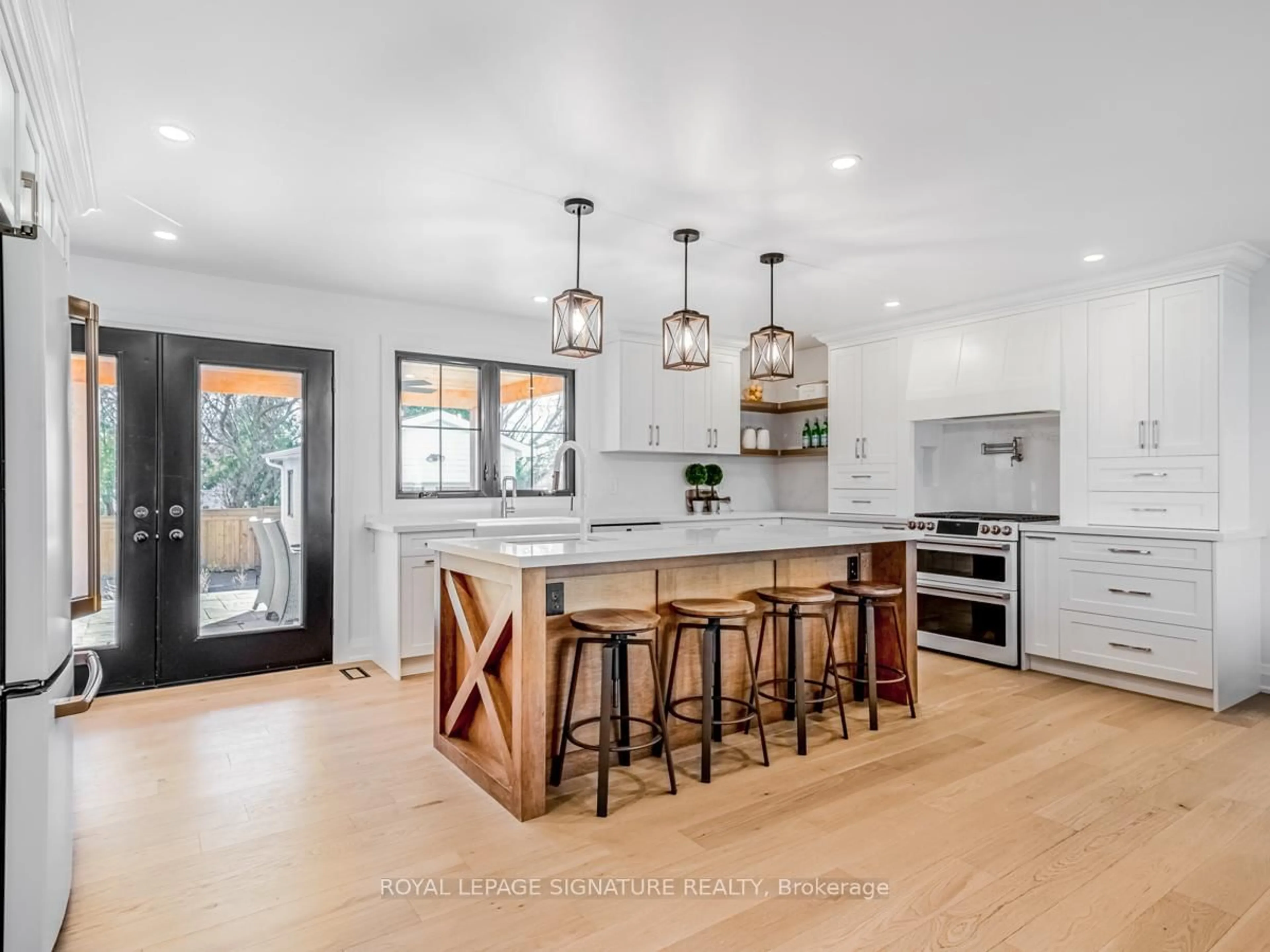 Open concept kitchen, unknown for 5502 Eaton Ave, Burlington Ontario L7L 3S8