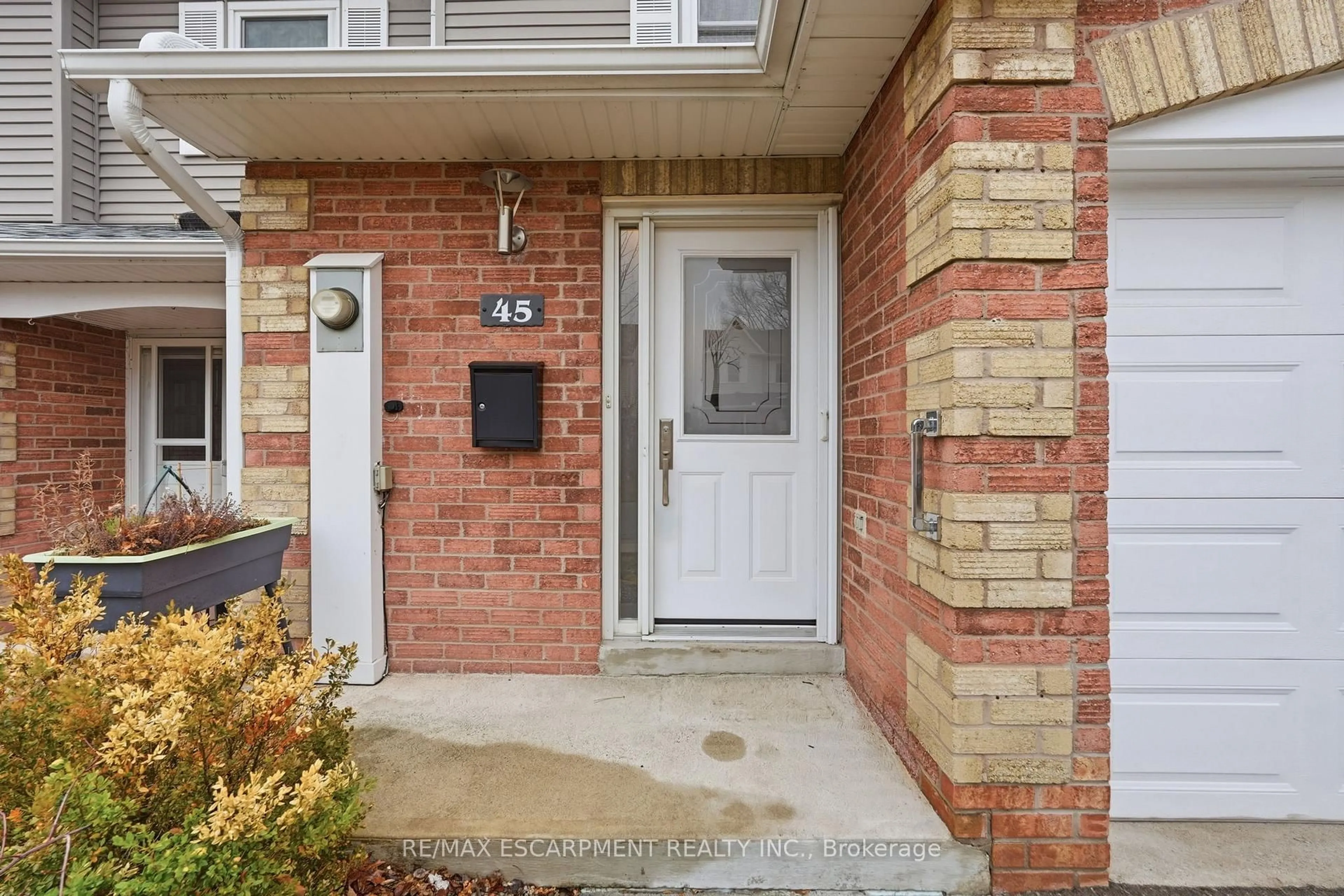 Indoor entryway for 1228 Kirstie Crt #45, Oakville Ontario L6H 5C4