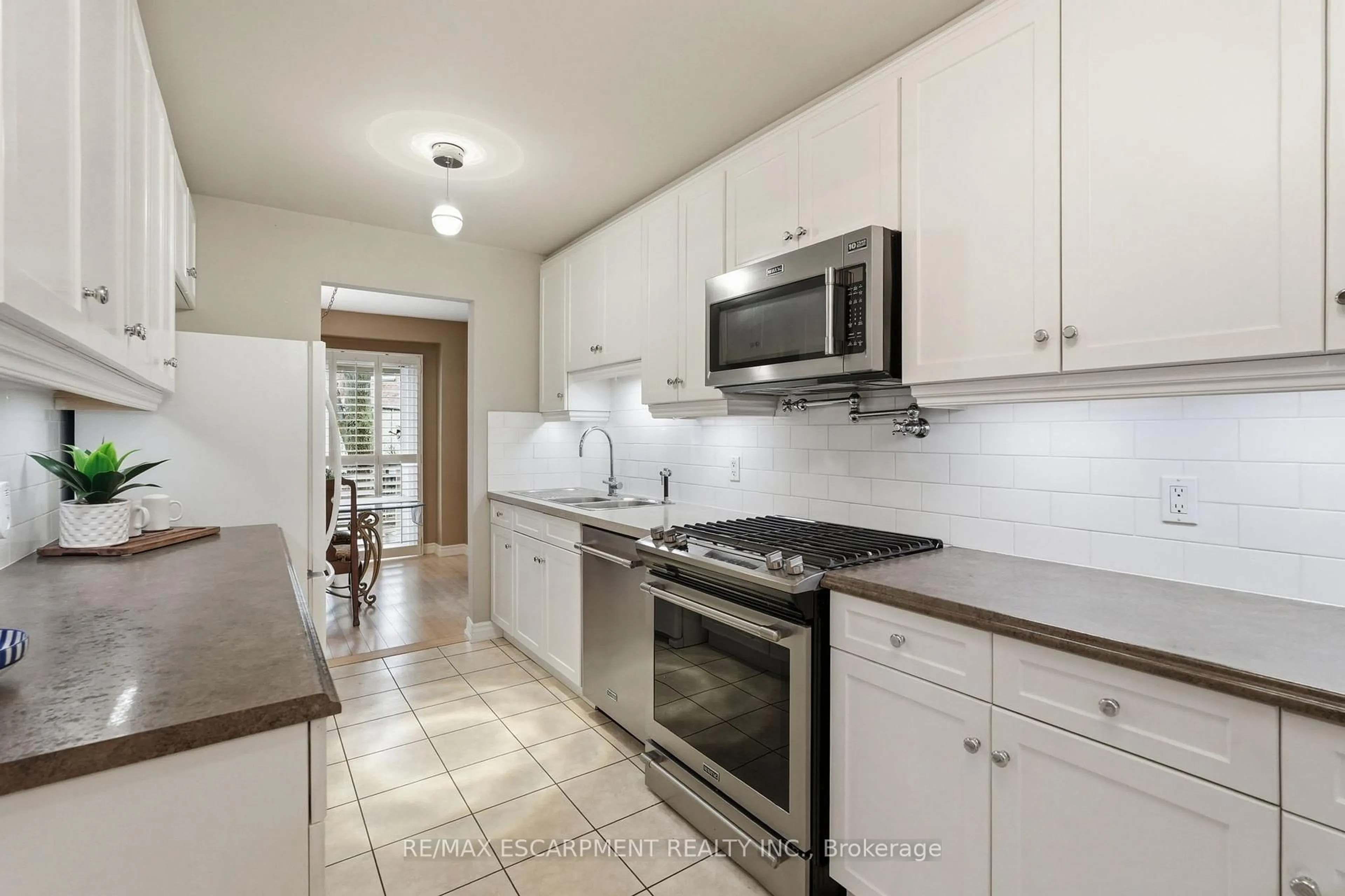 Standard kitchen, ceramic/tile floor for 1228 Kirstie Crt #45, Oakville Ontario L6H 5C4