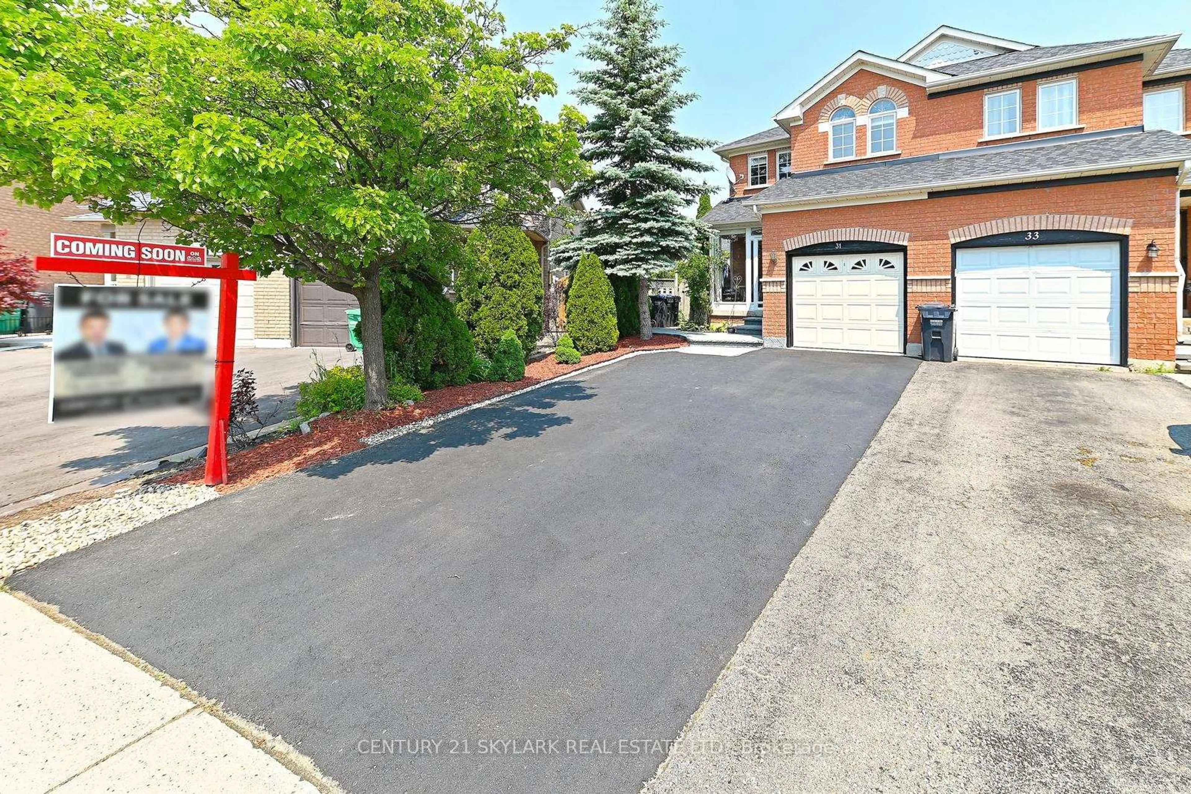 A pic from outside/outdoor area/front of a property/back of a property/a pic from drone, street for 31 Todmorden Dr, Brampton Ontario L7A 1M7