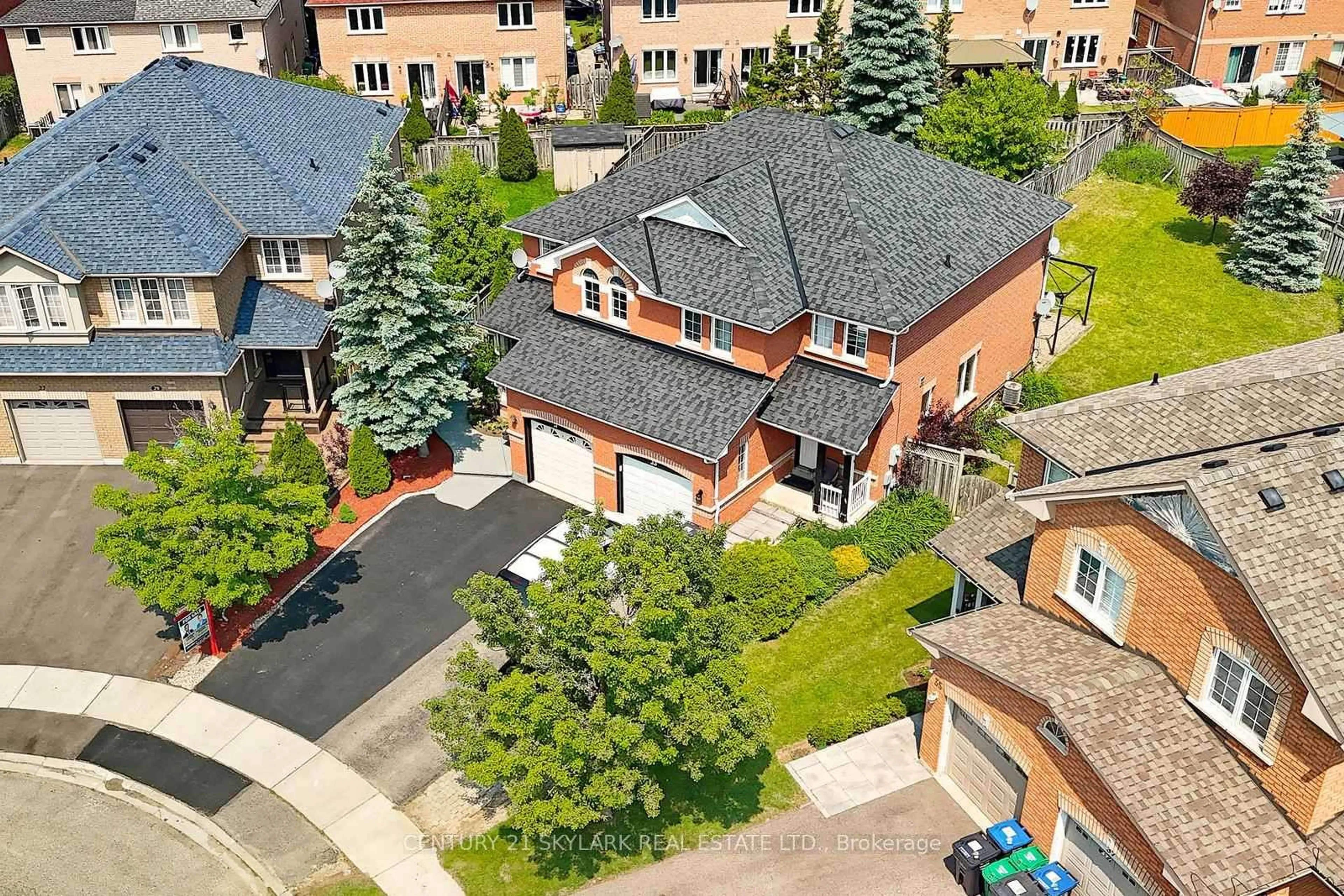 A pic from outside/outdoor area/front of a property/back of a property/a pic from drone, street for 31 Todmorden Dr, Brampton Ontario L7A 1M7