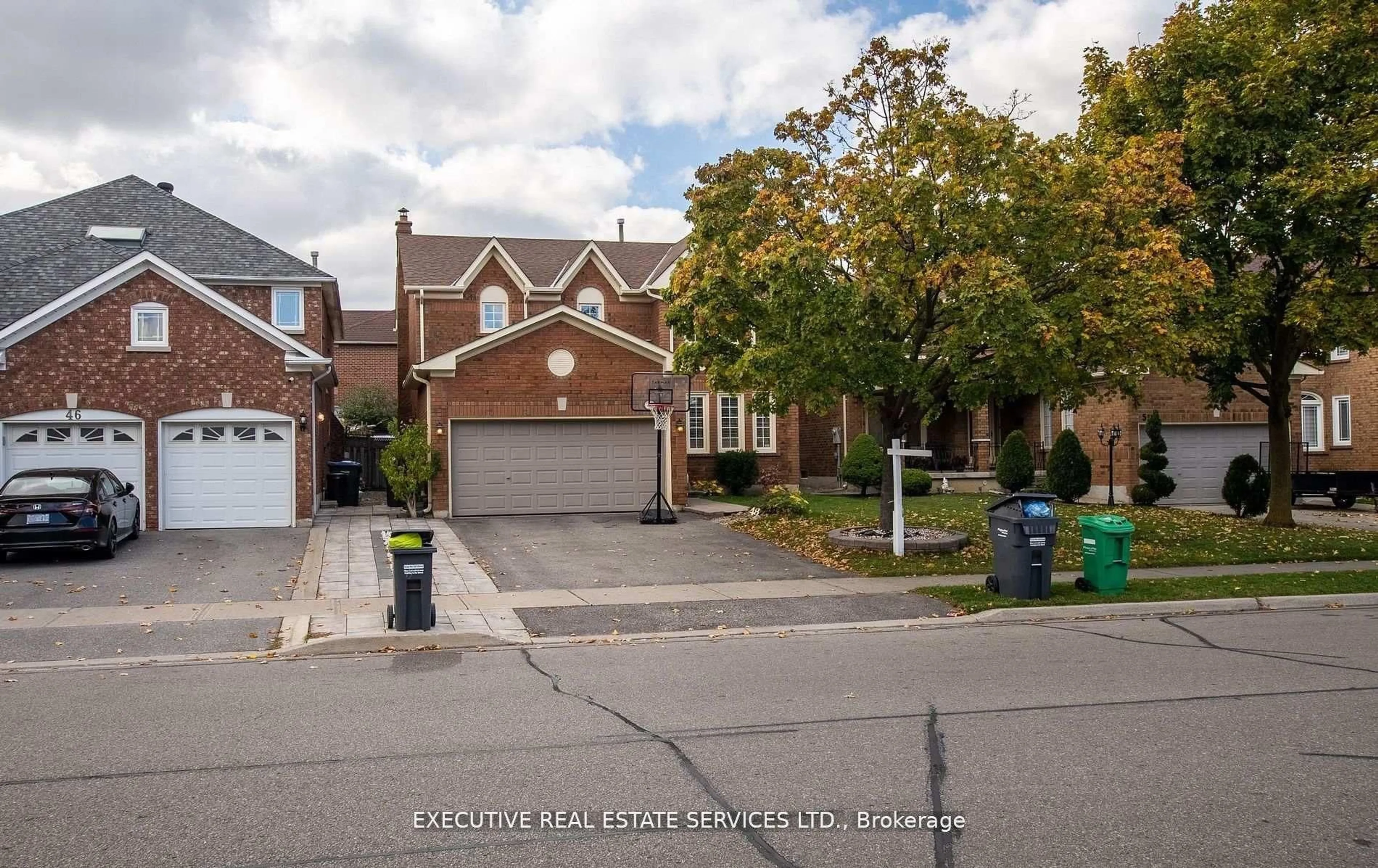 A pic from outside/outdoor area/front of a property/back of a property/a pic from drone, street for 48 Eagleridge Dr, Brampton Ontario L6R 1E9