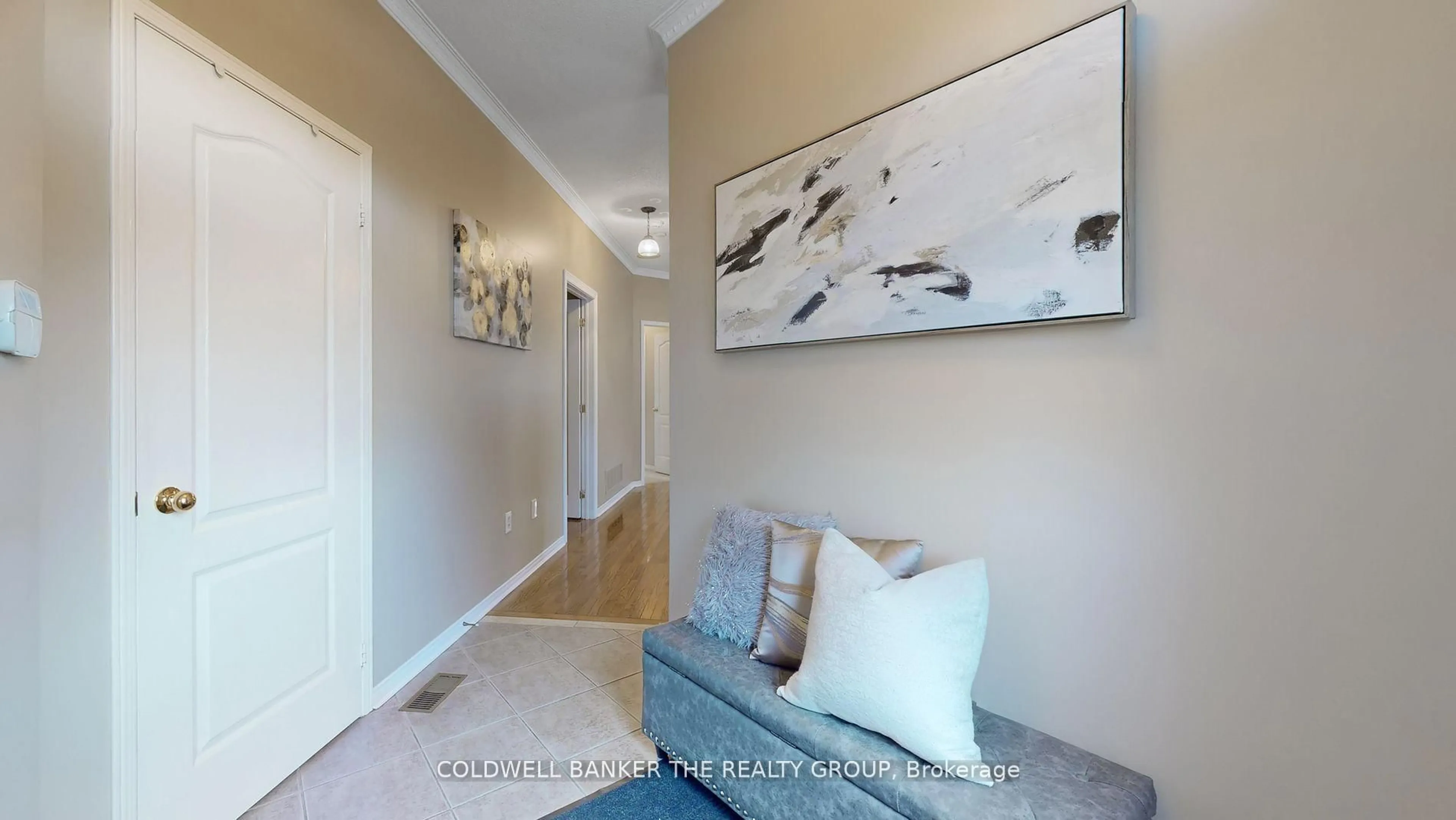 Indoor entryway for 5 Collingwood Ave, Brampton Ontario L7A 2E5