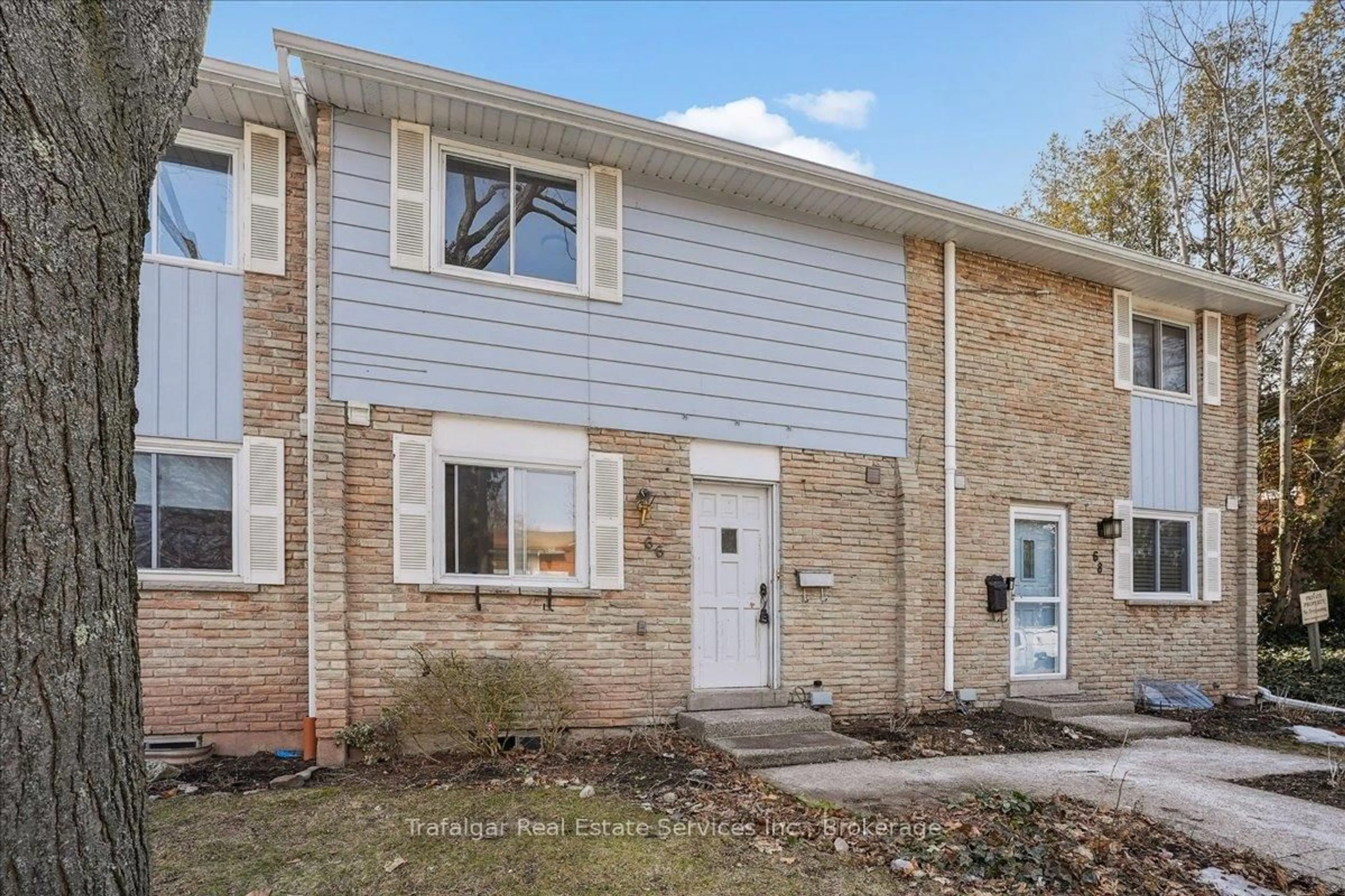 Home with vinyl exterior material, street for 66 Worthington Dr, Oakville Ontario L6L 1C9