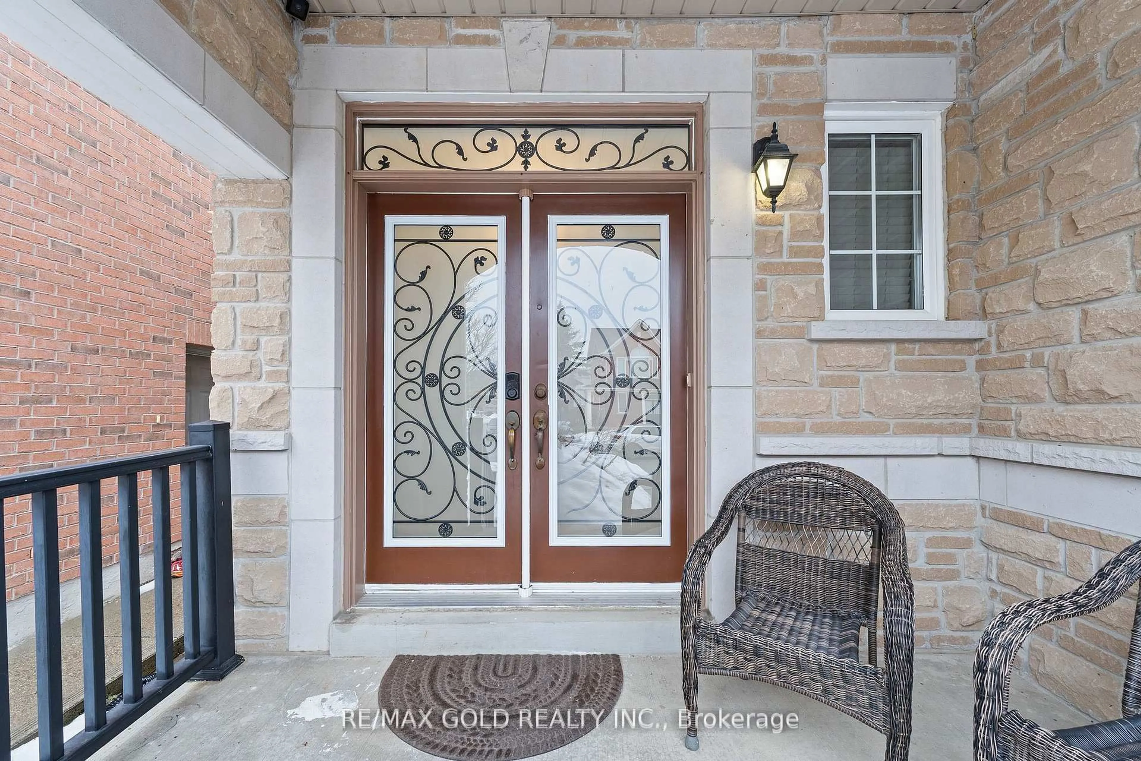 Indoor entryway for 36 Ocean Ridge Dr, Brampton Ontario L6R 3K5