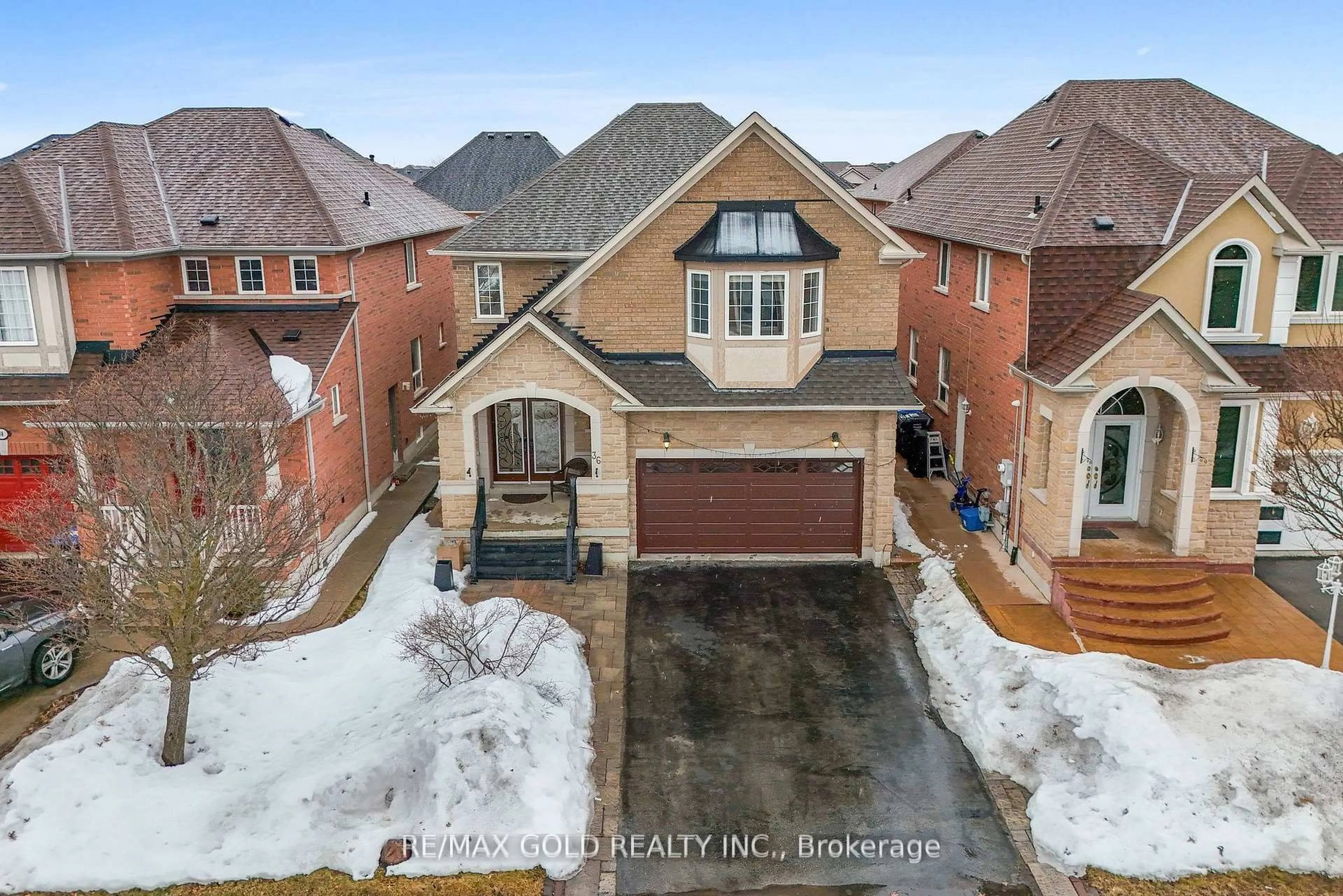 A pic from outside/outdoor area/front of a property/back of a property/a pic from drone, street for 36 Ocean Ridge Dr, Brampton Ontario L6R 3K5