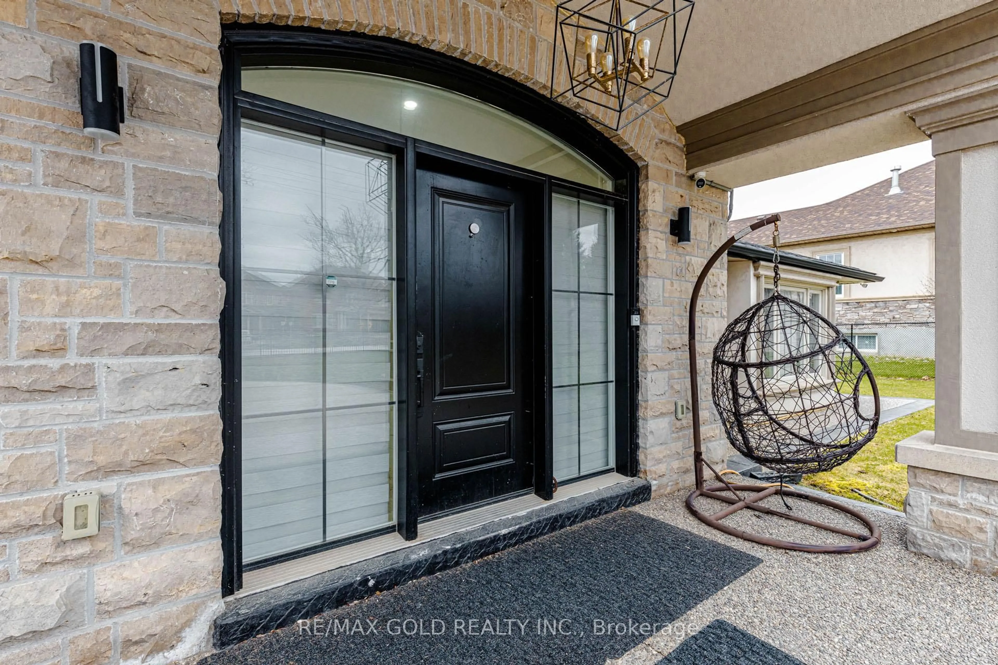 Indoor entryway for 8892 Creditview Rd, Brampton Ontario L6Y 0G4