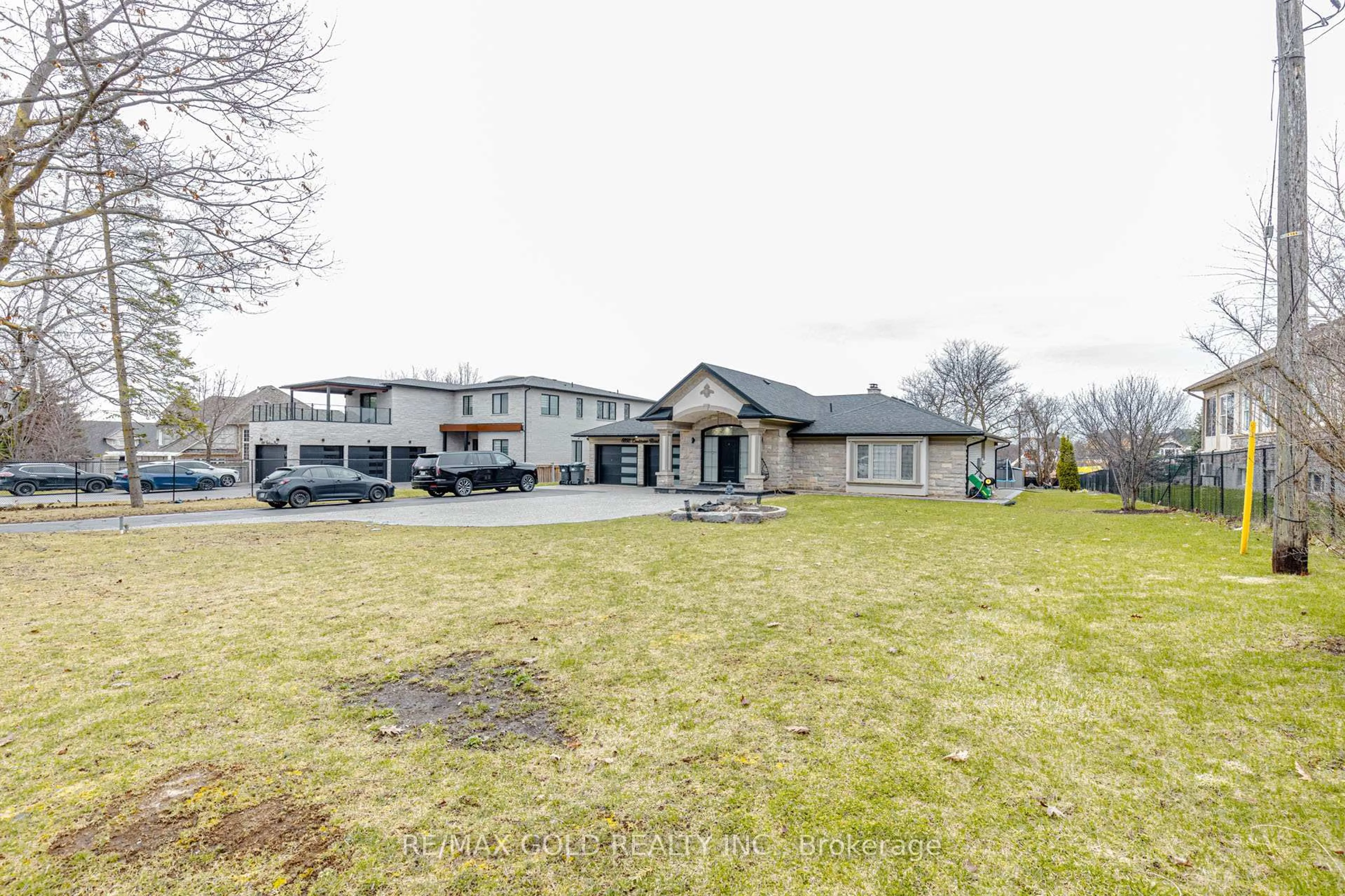 A pic from outside/outdoor area/front of a property/back of a property/a pic from drone, unknown for 8892 Creditview Rd, Brampton Ontario L6Y 0G4