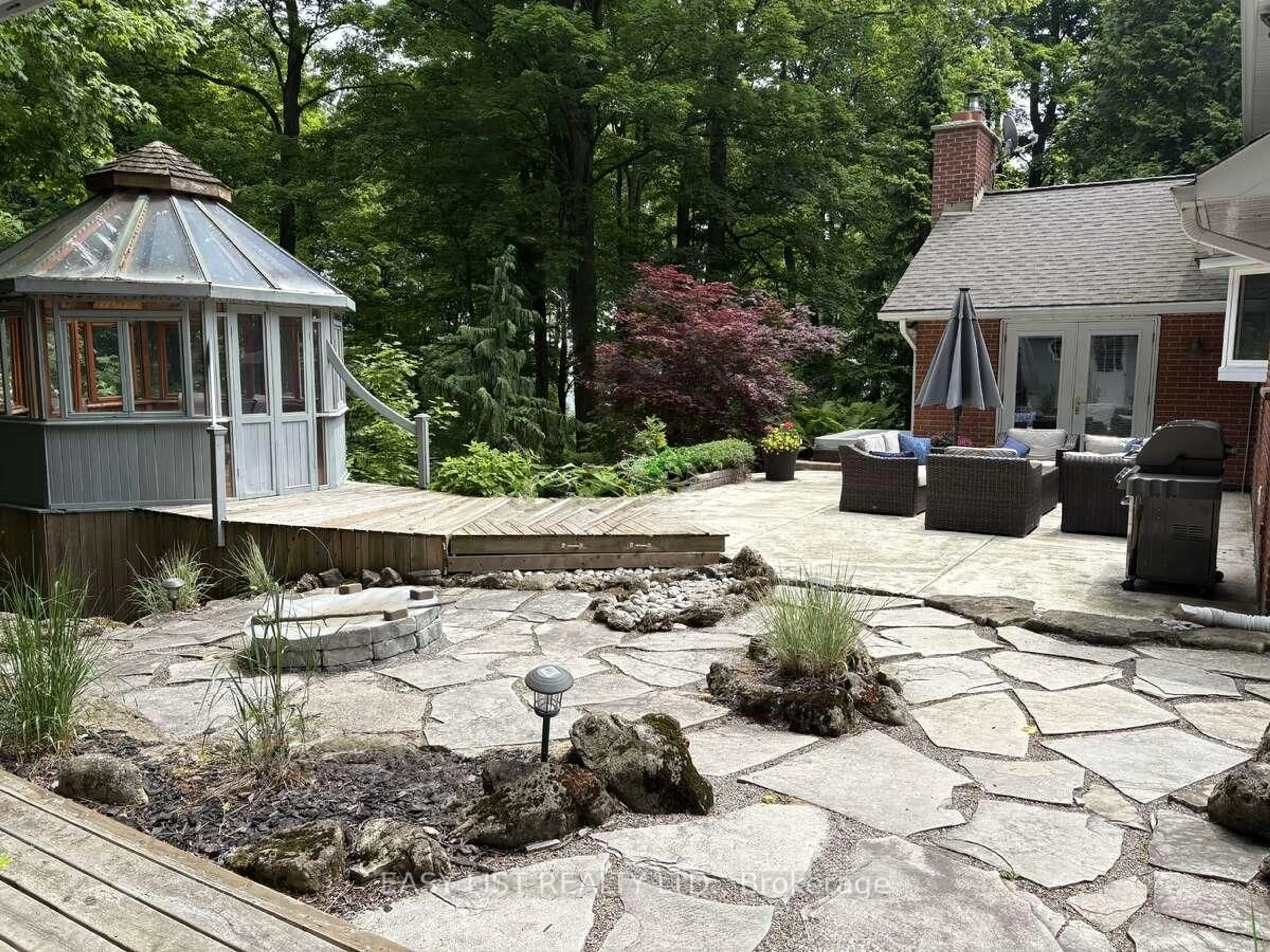 Patio, unknown for 7507 Bell School Line, Milton Ontario L9T 2Y1