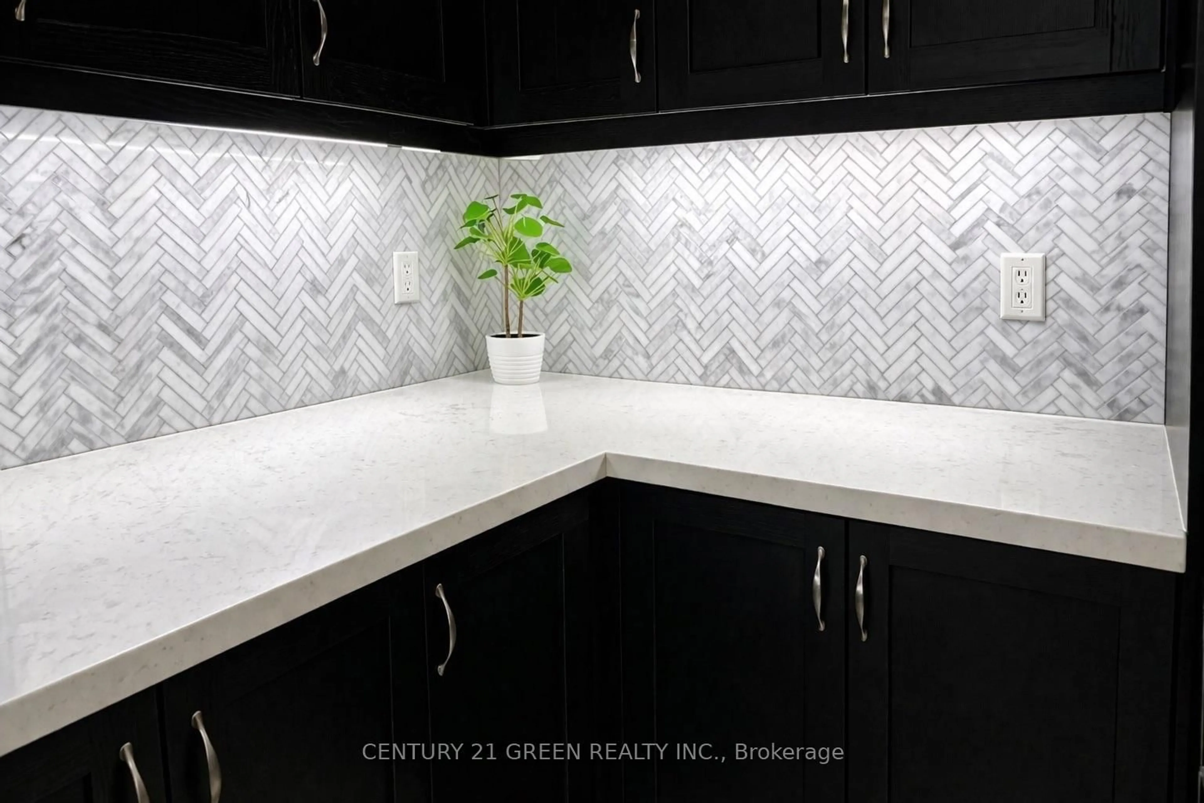 Contemporary kitchen, ceramic/tile floor for 39 Action Dr, Brampton Ontario L7A 5B2