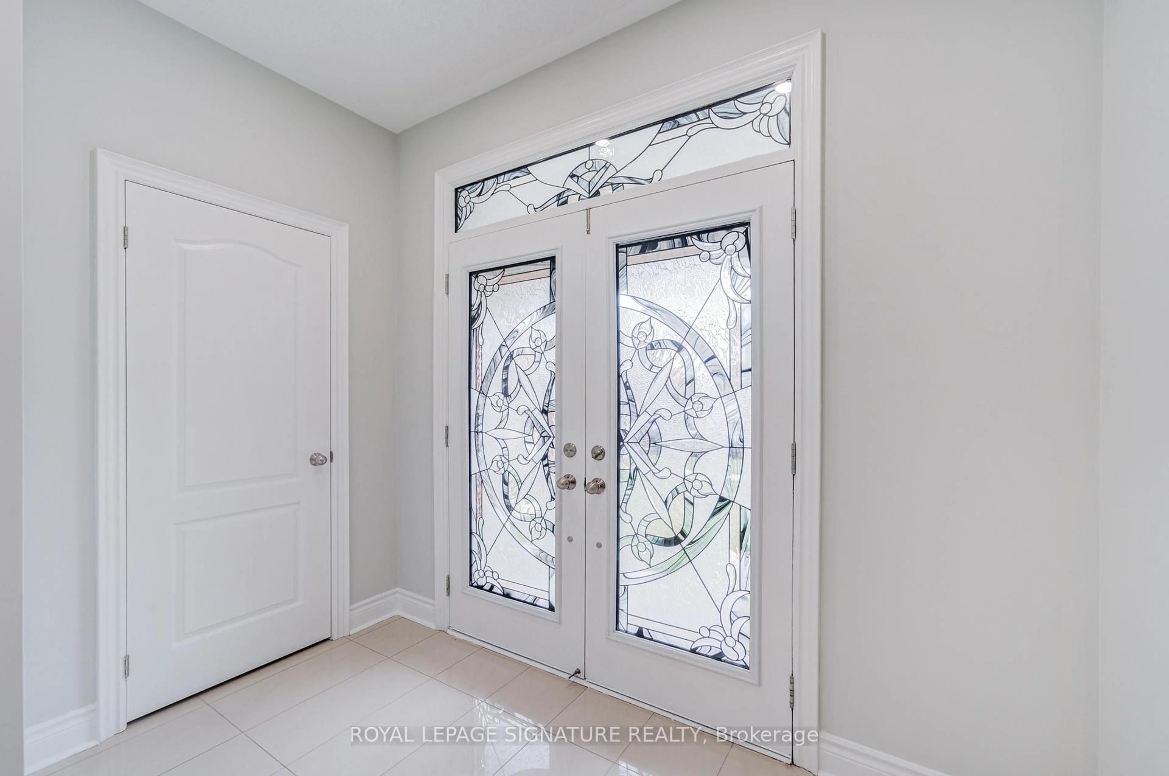 Indoor entryway for 38 Elwin Rd, Brampton Ontario L6X 5K3