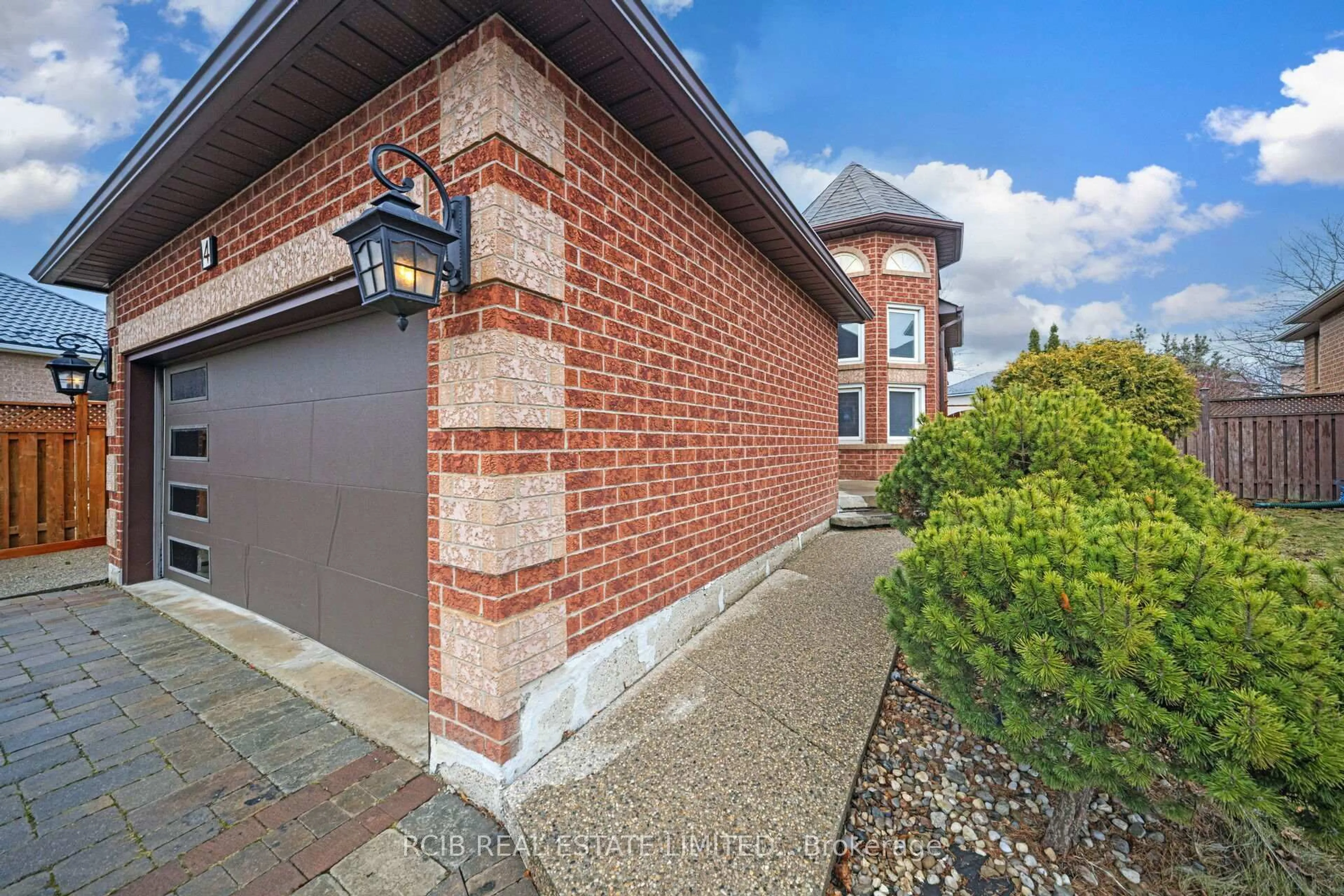 Home with brick exterior material, street for 4 Carabram Crt, Brampton Ontario L6X 4M3