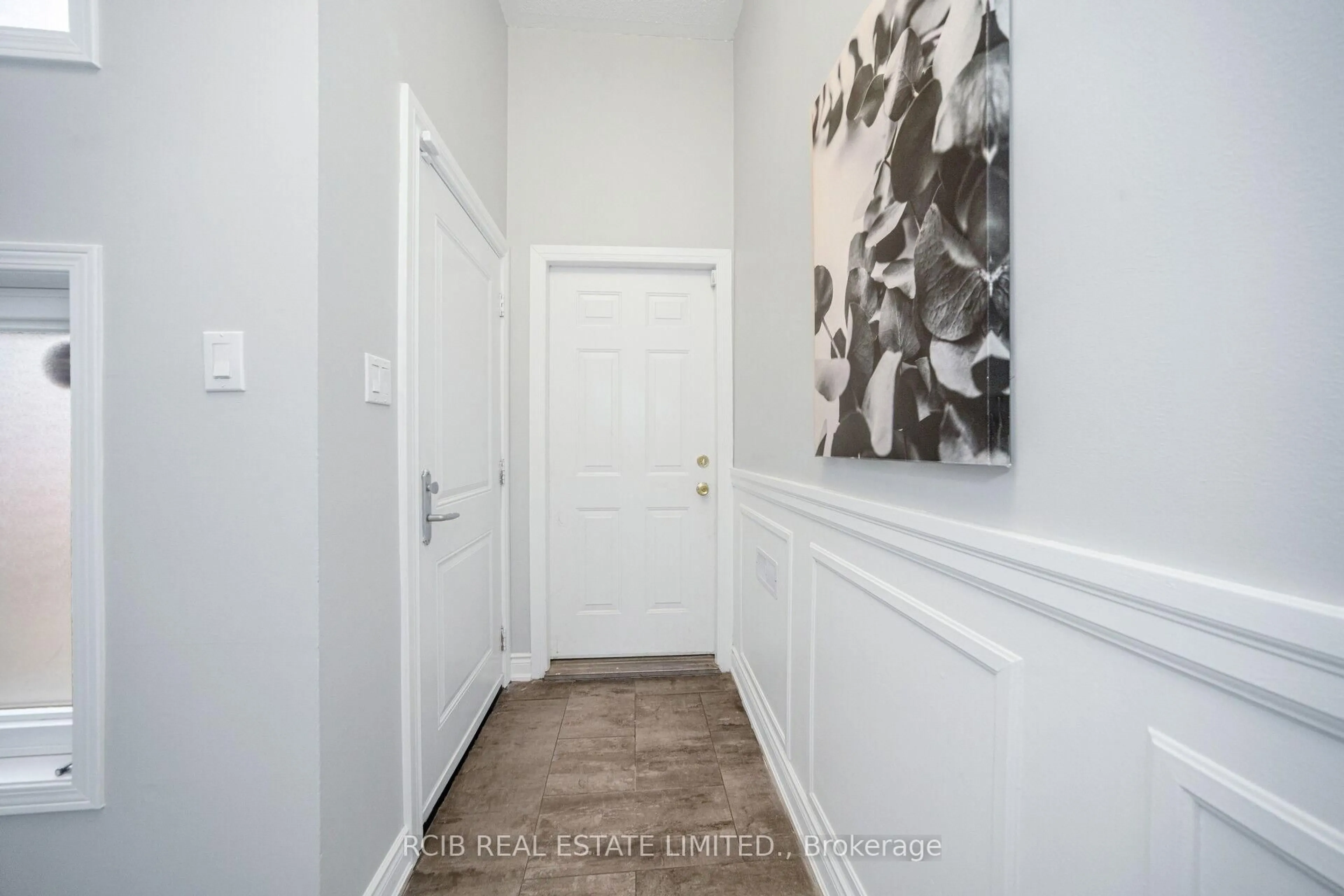 Indoor entryway for 4 Carabram Crt, Brampton Ontario L6X 4M3