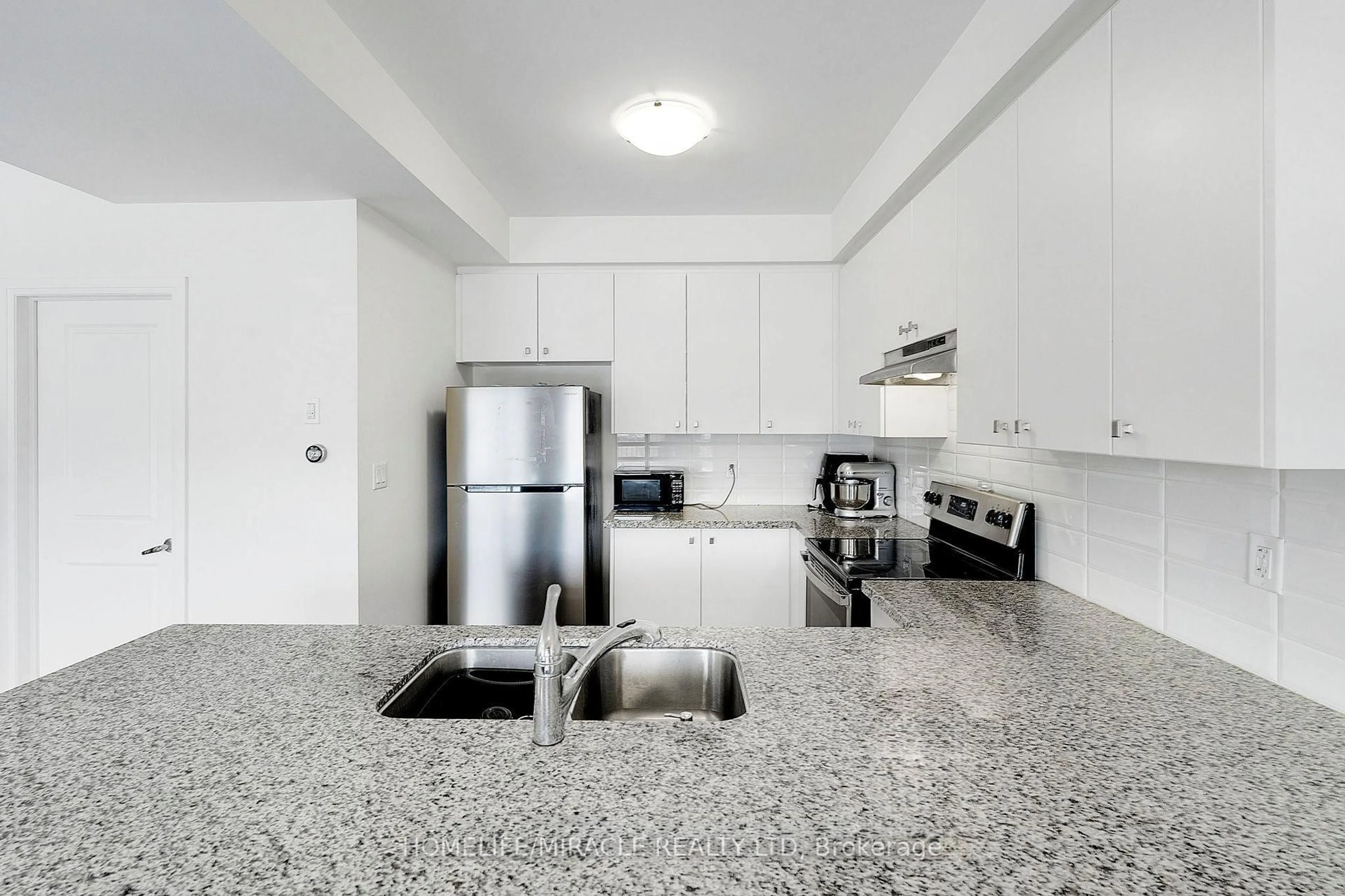 Standard kitchen, unknown for 26 Haydrop Rd, Brampton Ontario L6P 4P2