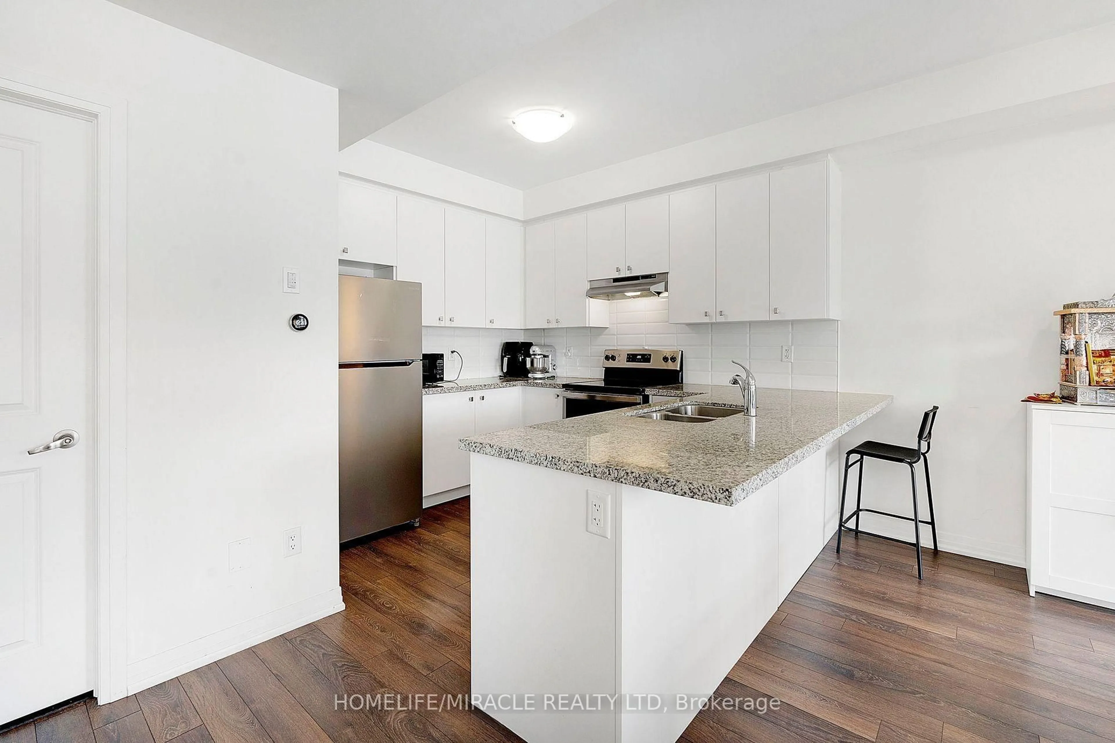 Open concept kitchen, unknown for 26 Haydrop Rd, Brampton Ontario L6P 4P2