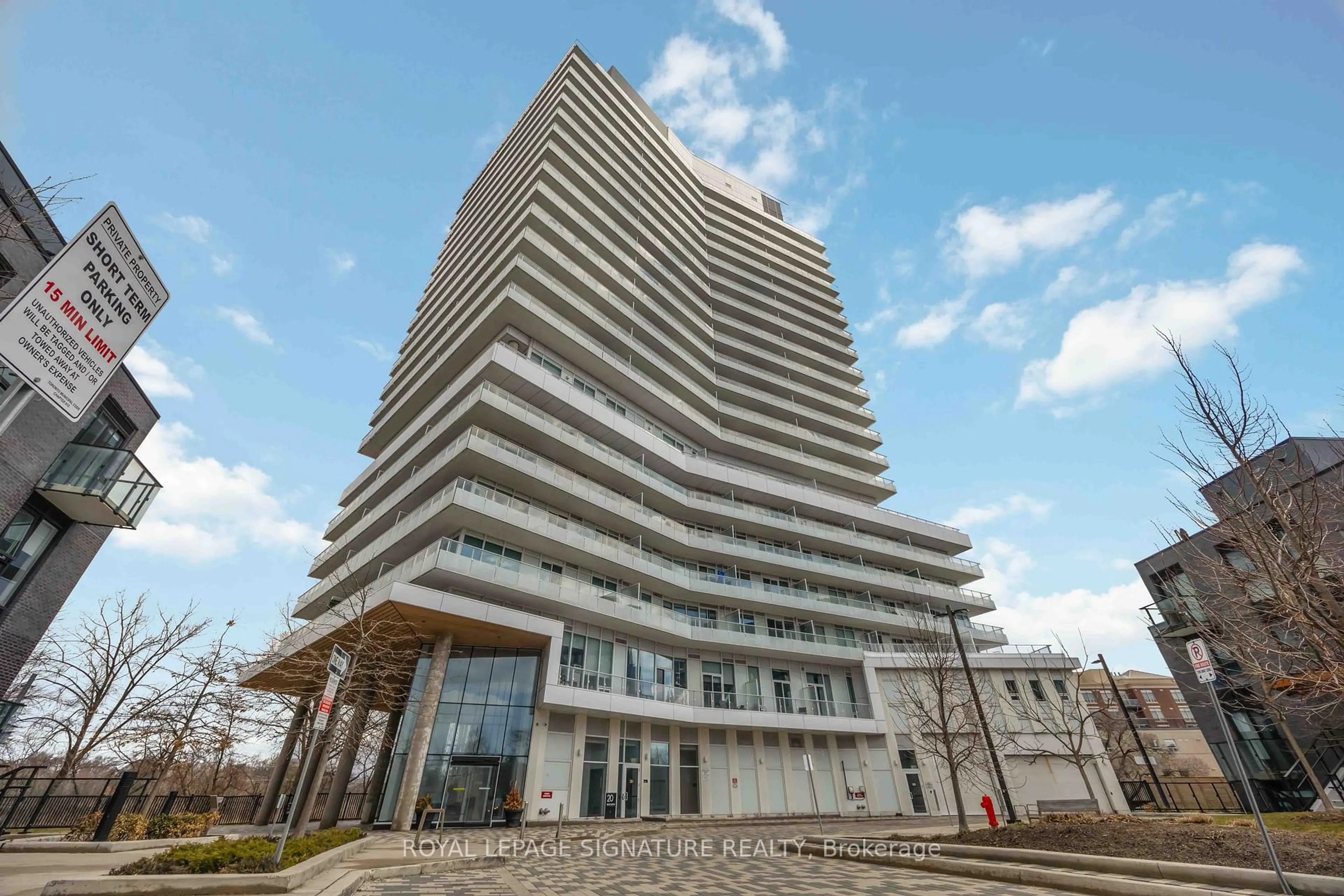 Indoor foyer for 20 Brin Dr #604, Toronto Ontario M8X 0B2