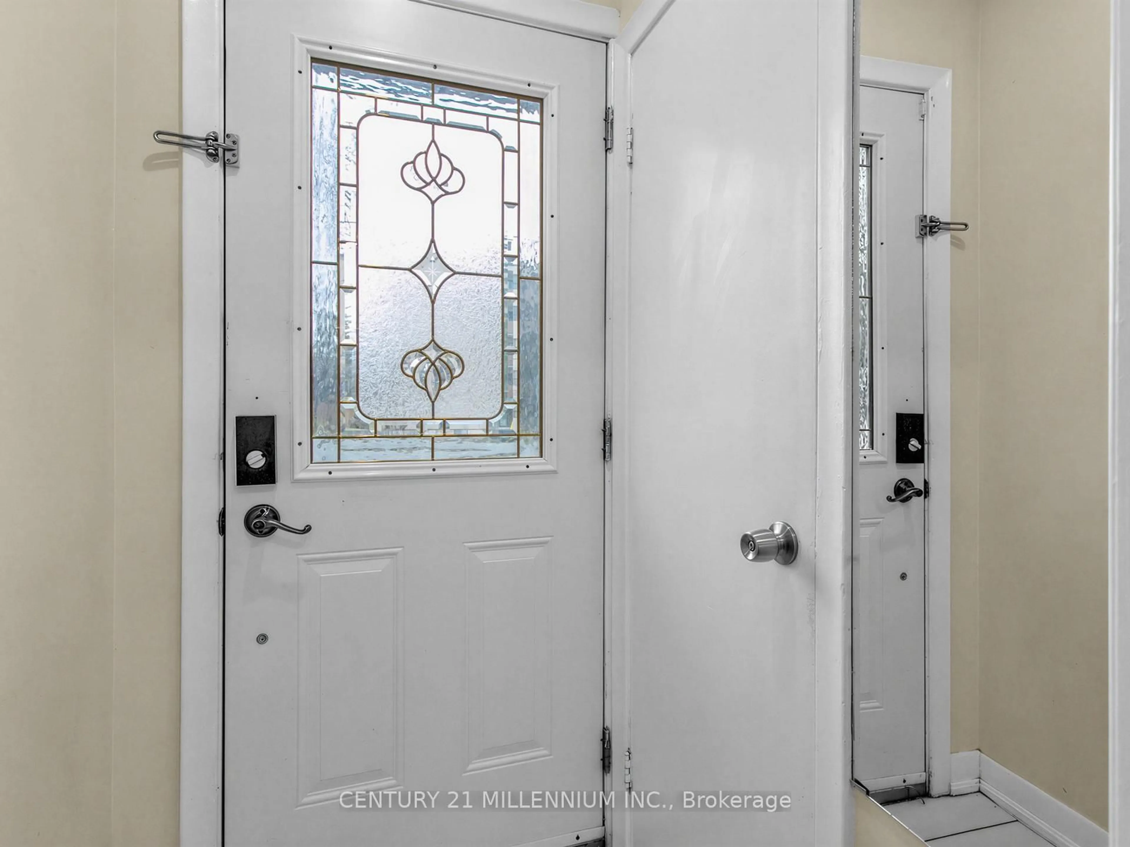 Indoor entryway for 1426 Wilson Ave, Toronto Ontario M3M 1J7