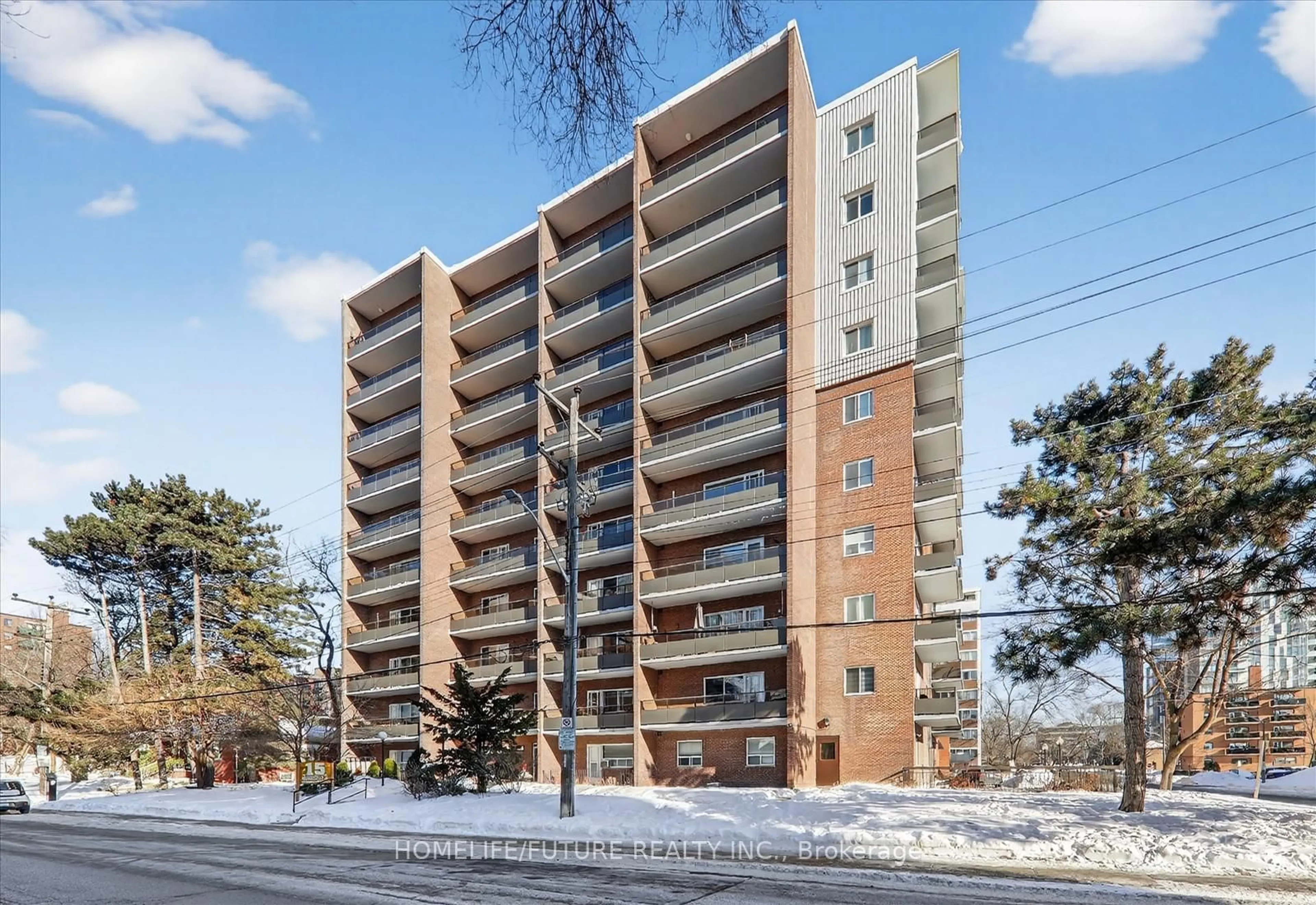 A pic from outside/outdoor area/front of a property/back of a property/a pic from drone, building for 15 Elizabeth St #704, Mississauga Ontario L5G 2Z3