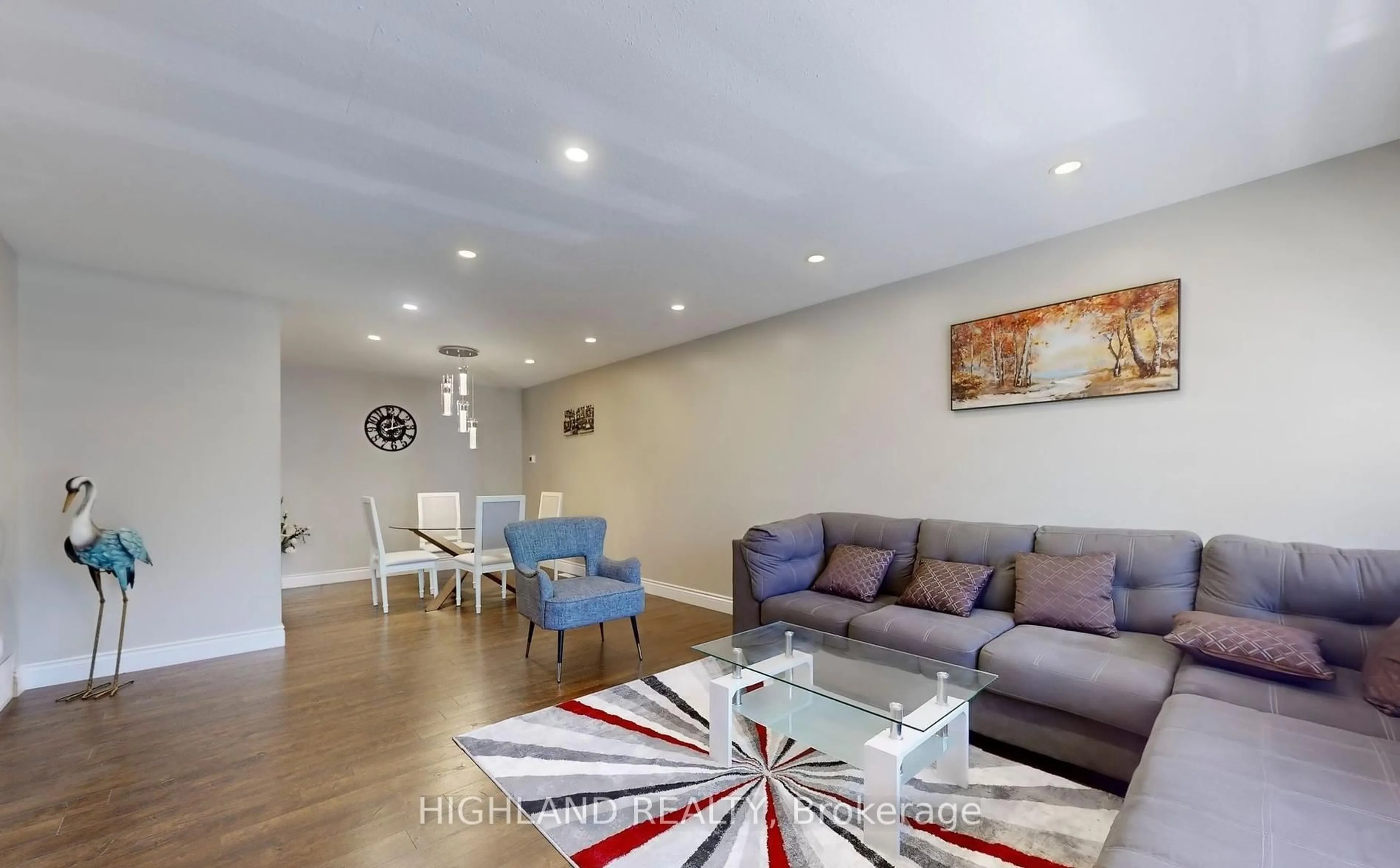 Living room with furniture, unknown for 1139 Shadeland Dr, Mississauga Ontario L5C 1P2