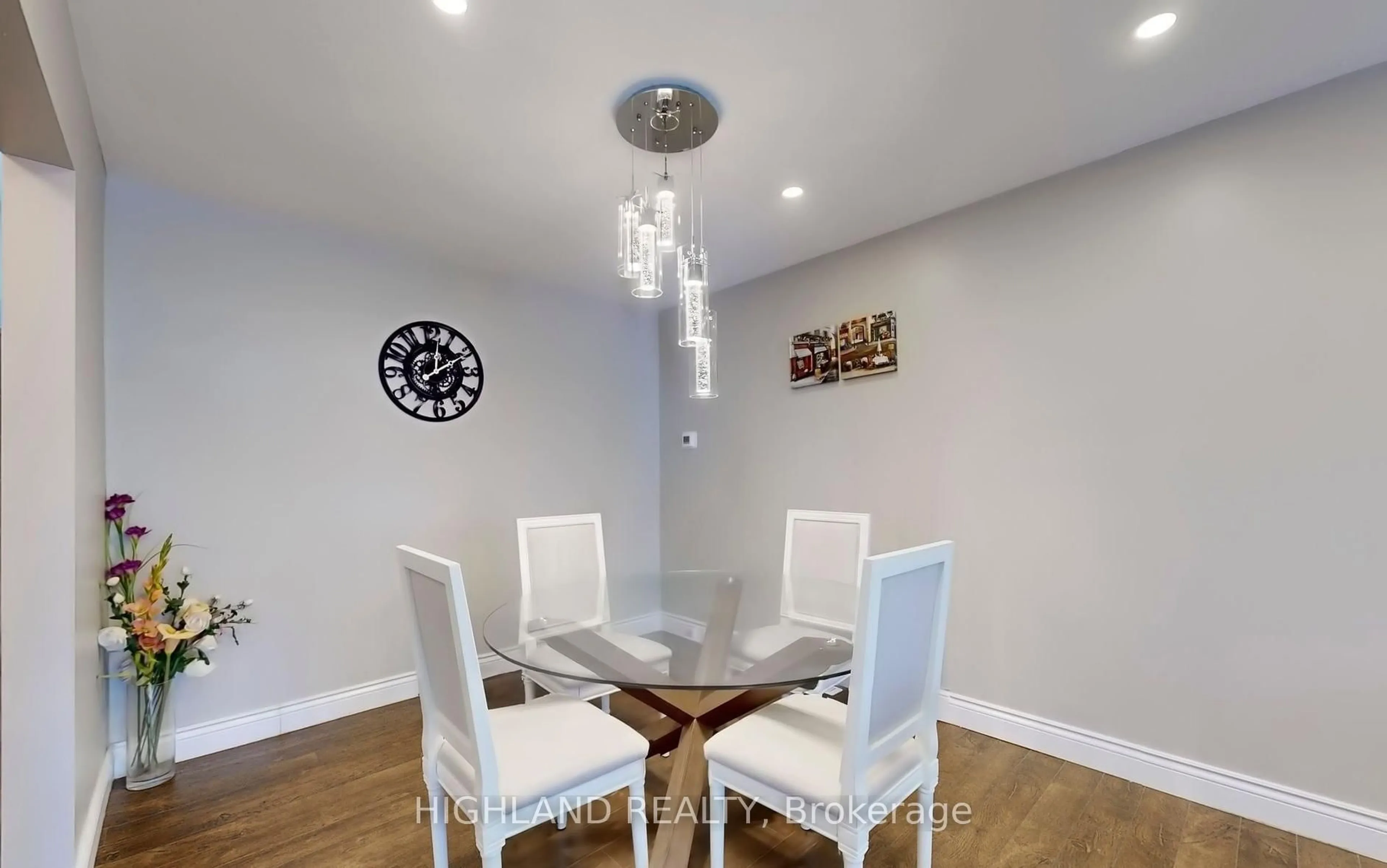 Dining room, wood/laminate floor for 1139 Shadeland Dr, Mississauga Ontario L5C 1P2