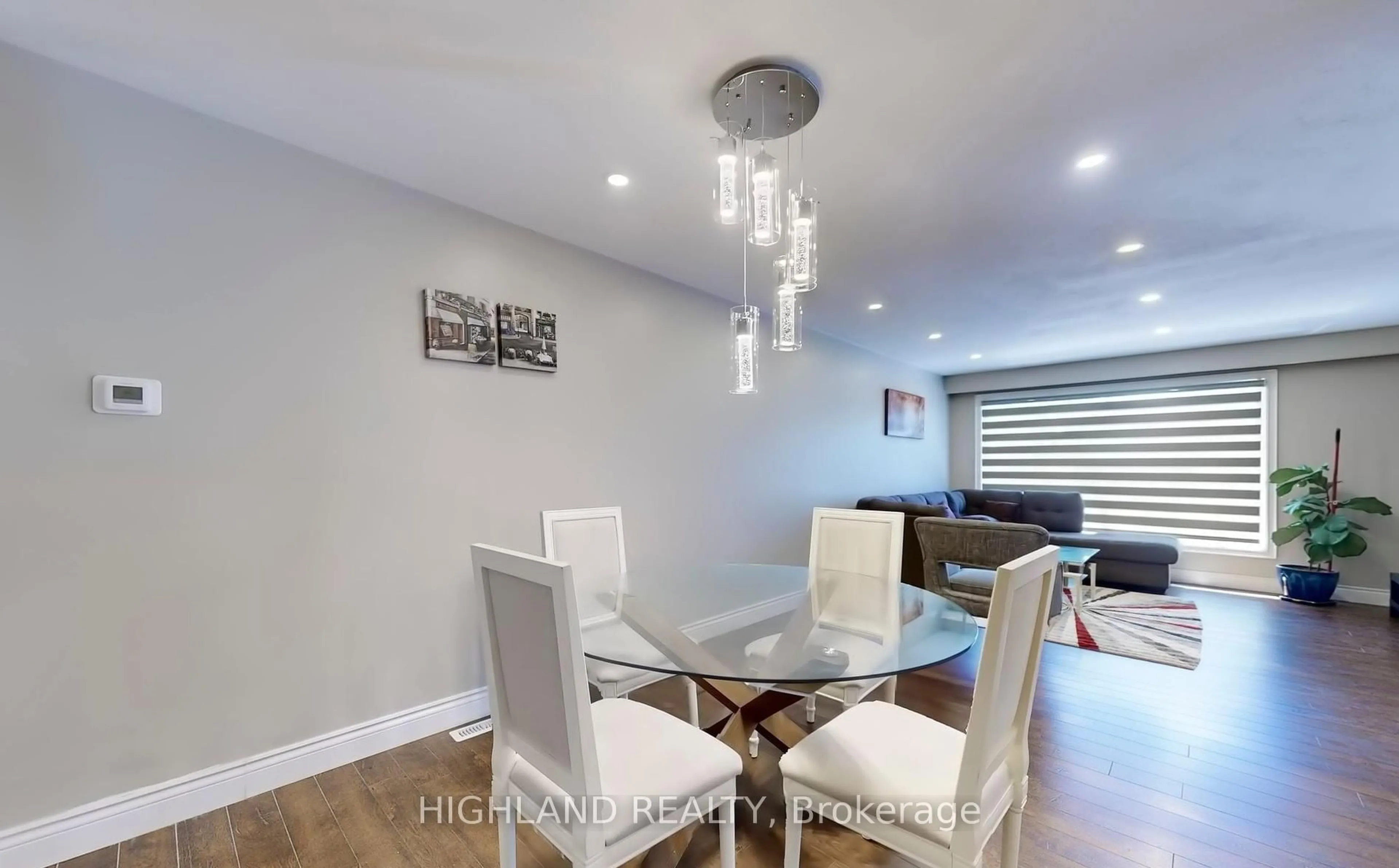 Dining room, wood/laminate floor for 1139 Shadeland Dr, Mississauga Ontario L5C 1P2